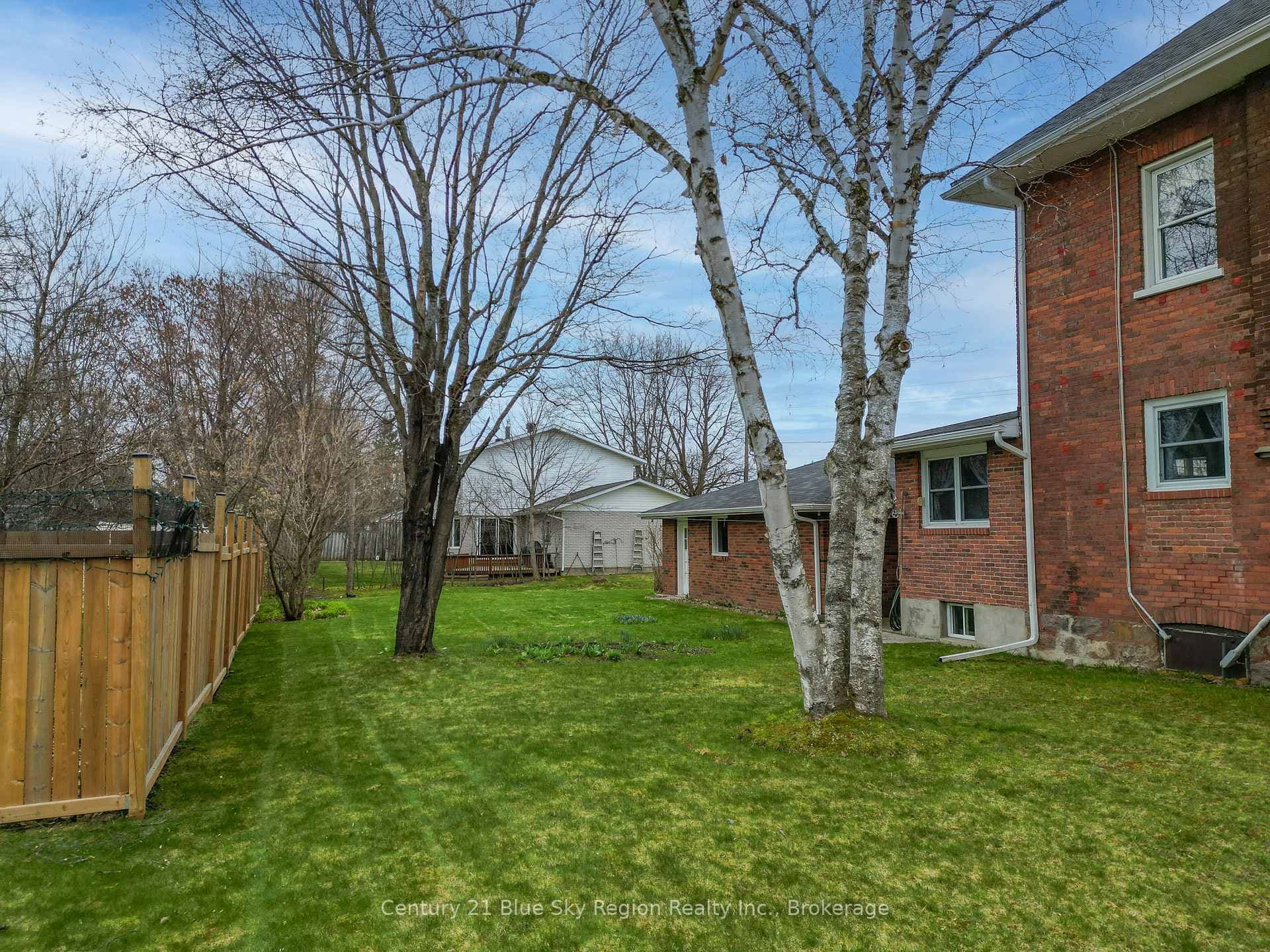 262 Edward Street photo 44