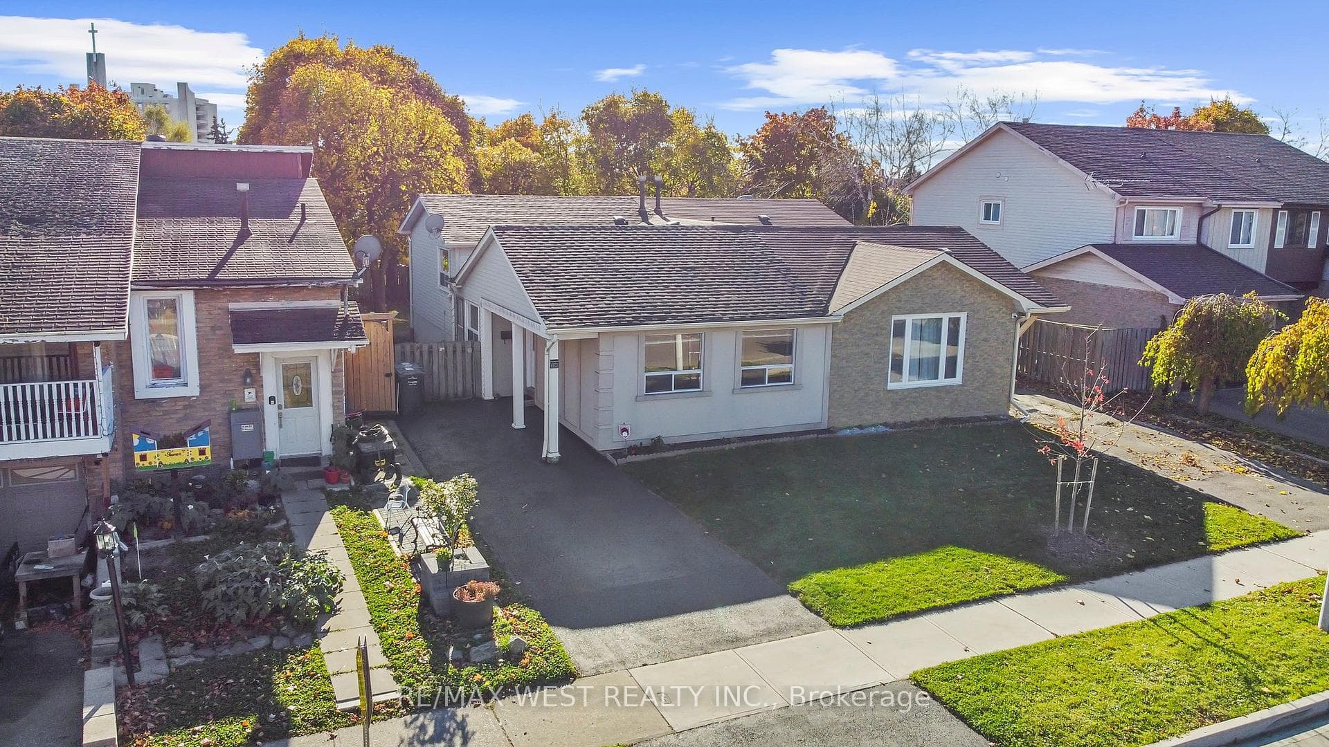 239 Hansen Road photo 1