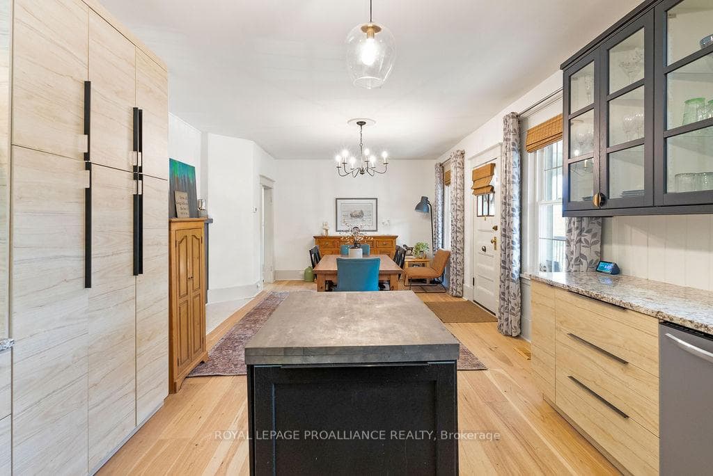 92 St. Lawrence Street photo 6