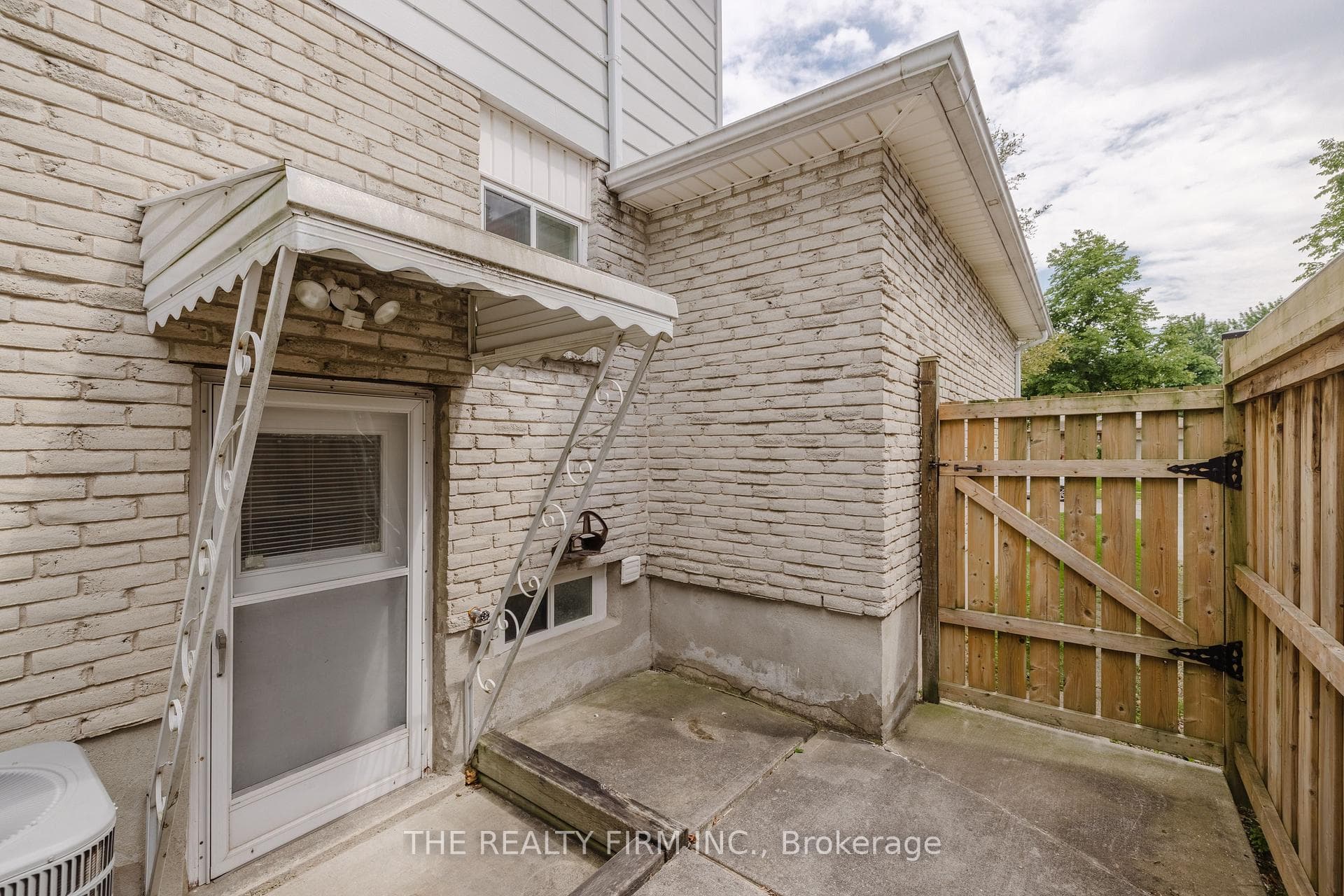 56 Vincent Crescent photo 34