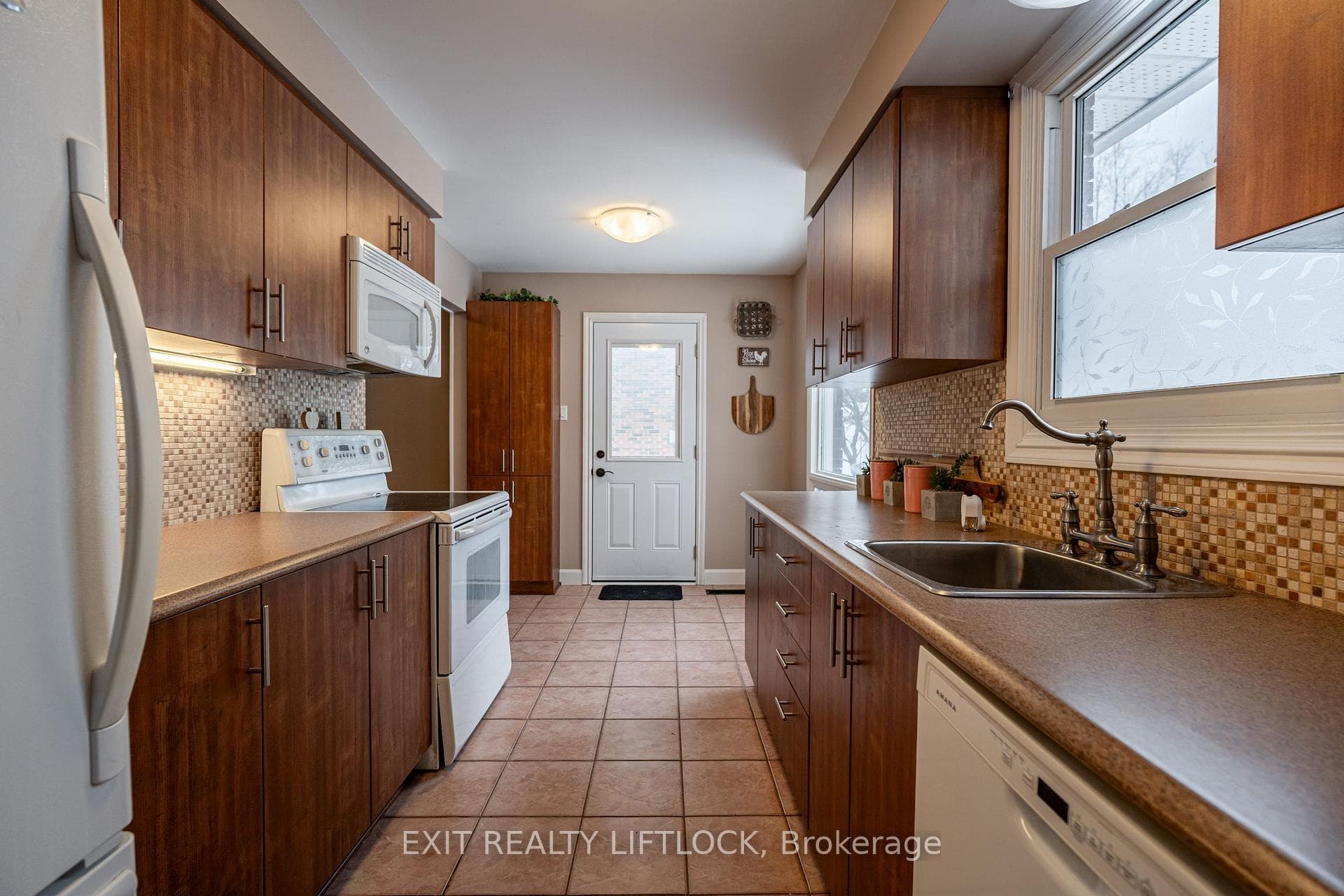 949 Golfview Road photo 6