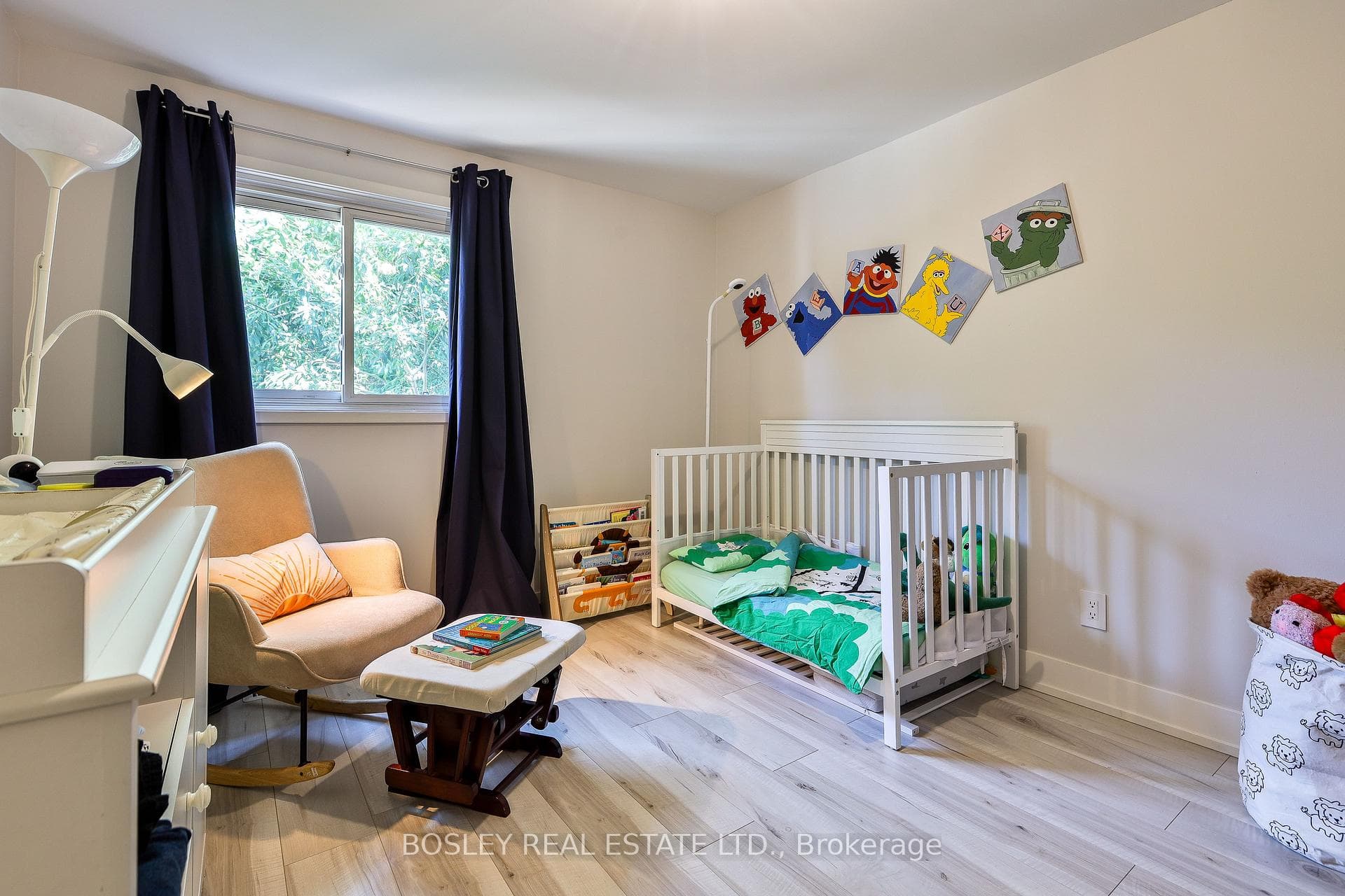 21 Courtleigh Square photo 19