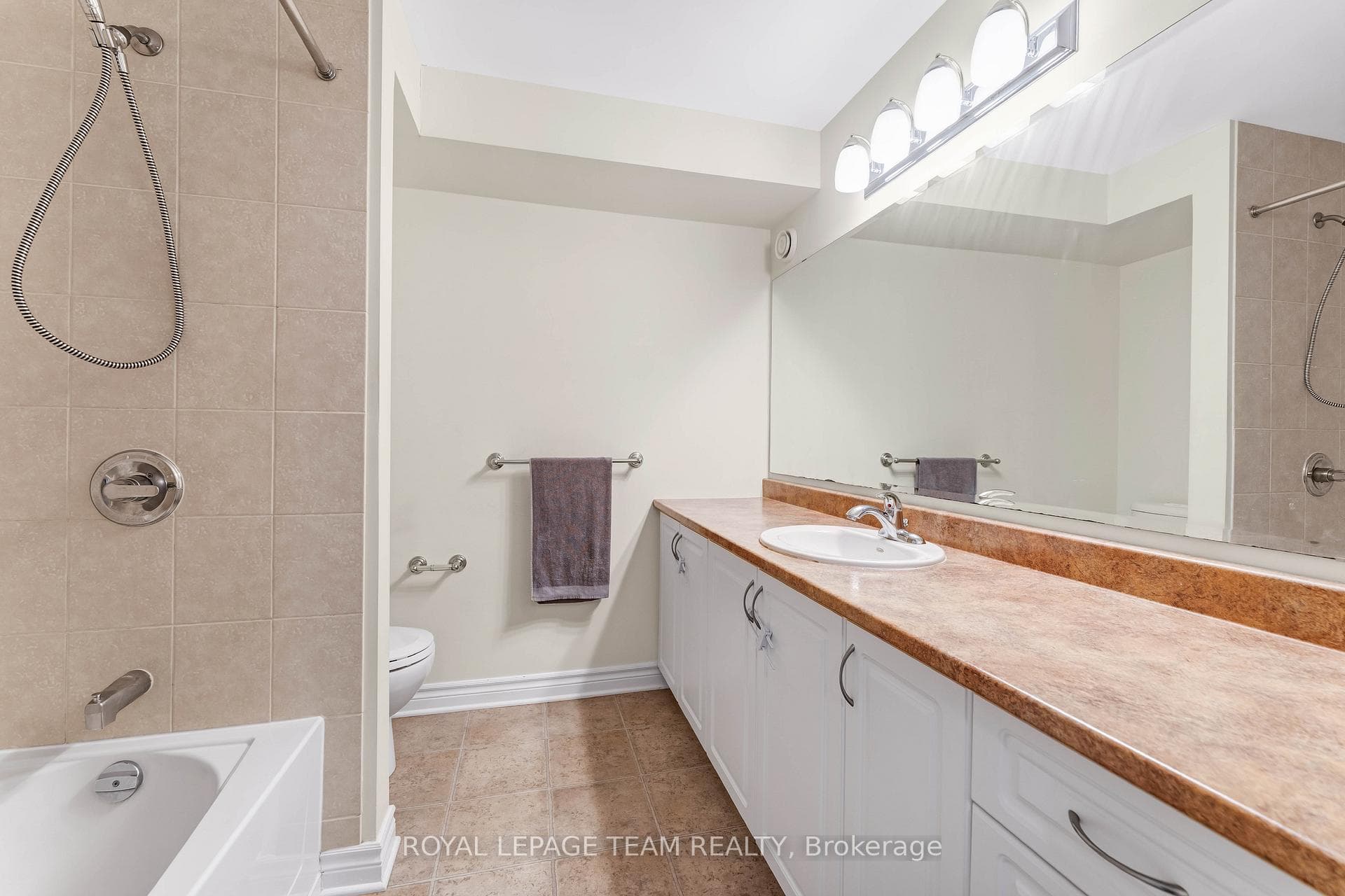 575 STONEFIELD Private Unit 8 photo 20