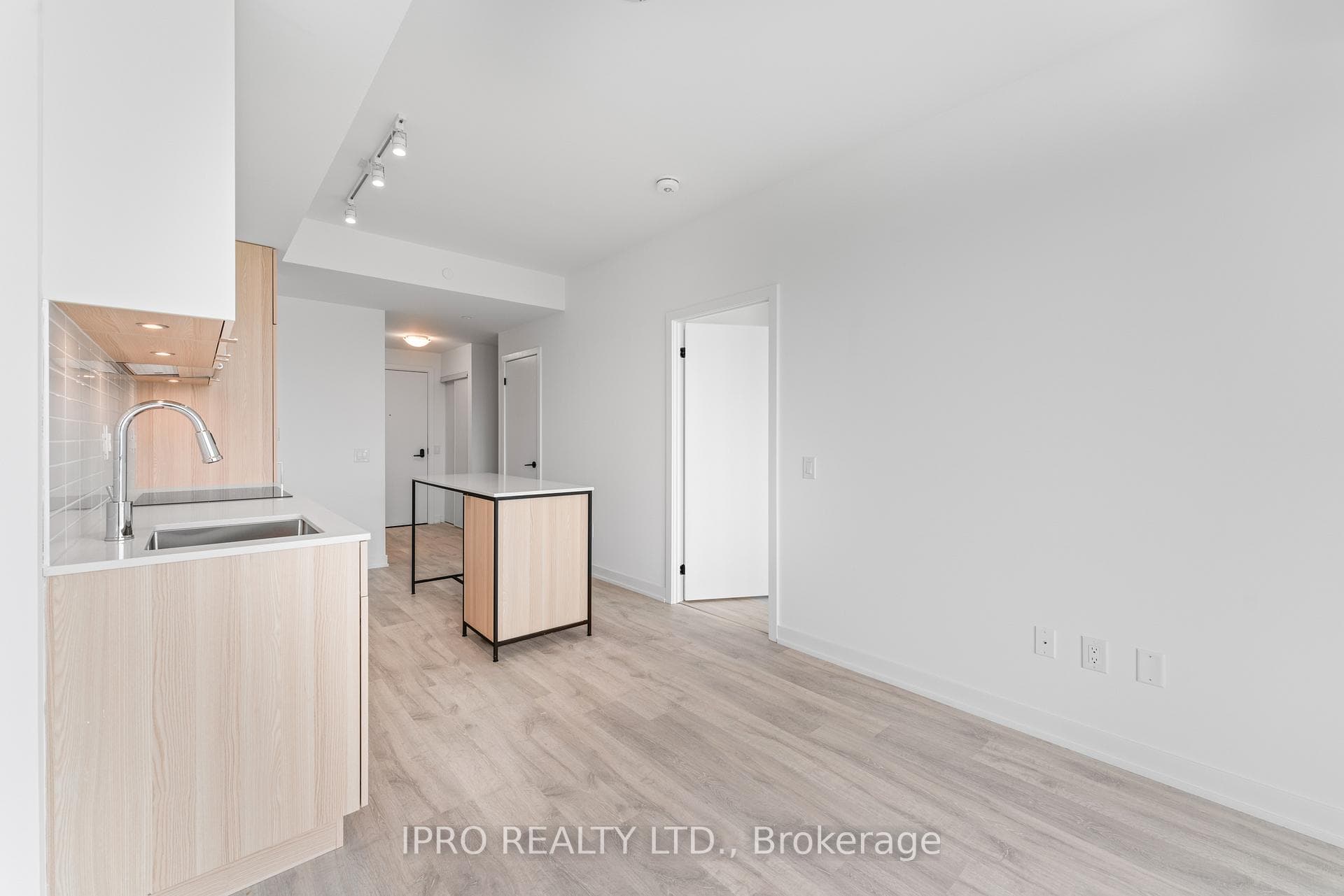 220 Missinnihe Way Unit 715 photo 8