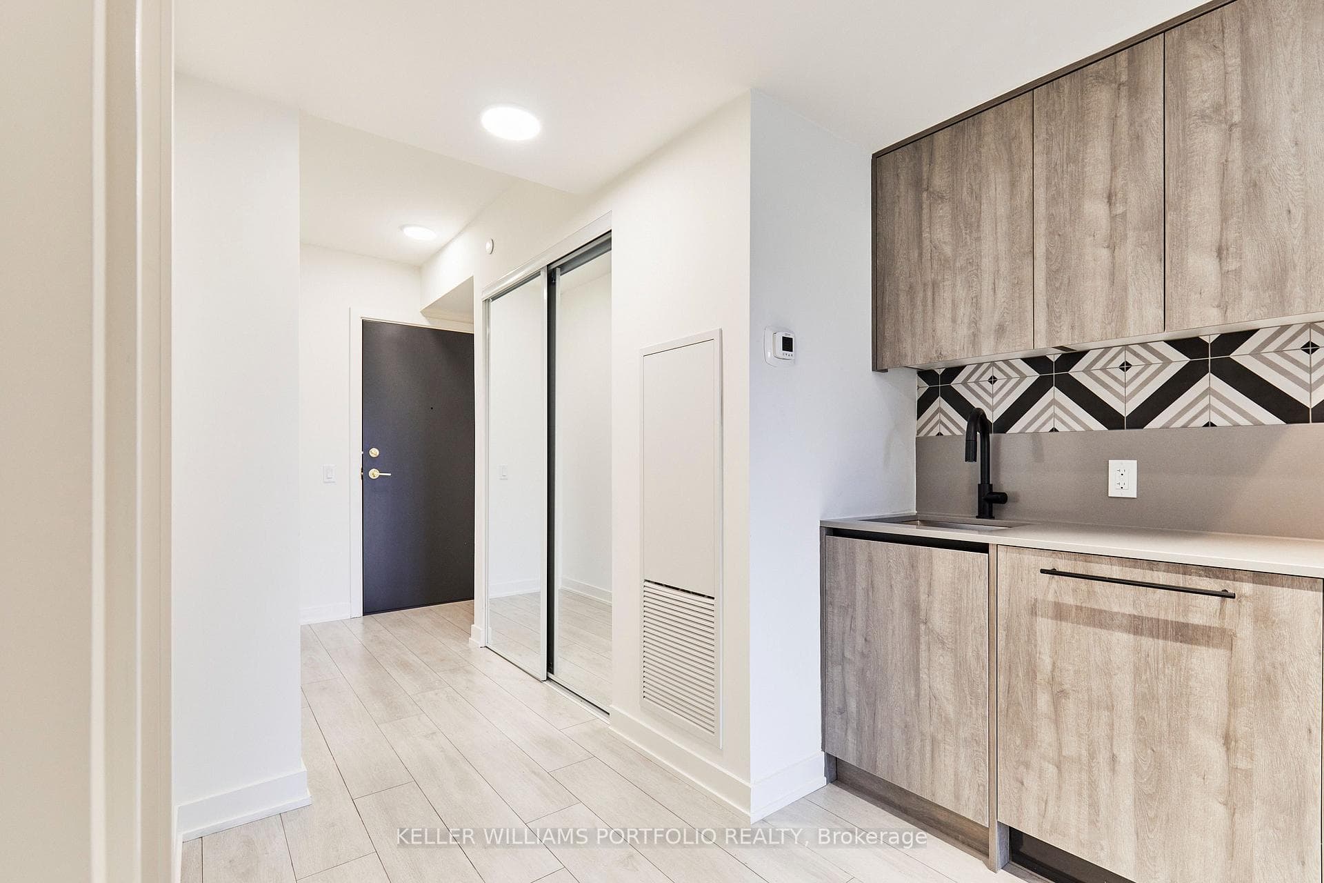 5 Lakeview Avenue Unit 520 photo 5