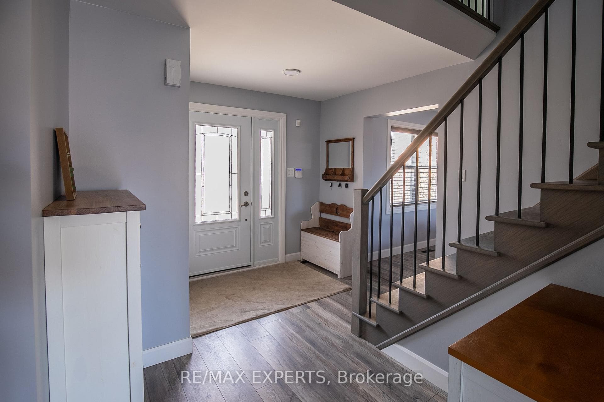 213 Melbourne Drive photo 3
