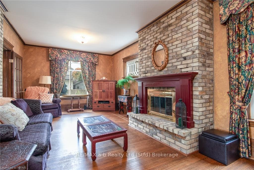 19 TROW Avenue photo 17