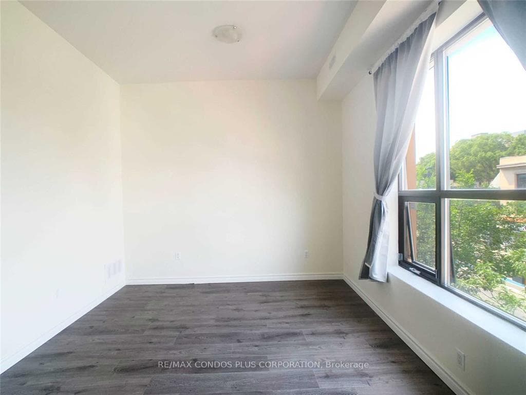 721 Danforth Avenue Unit 3B photo 8