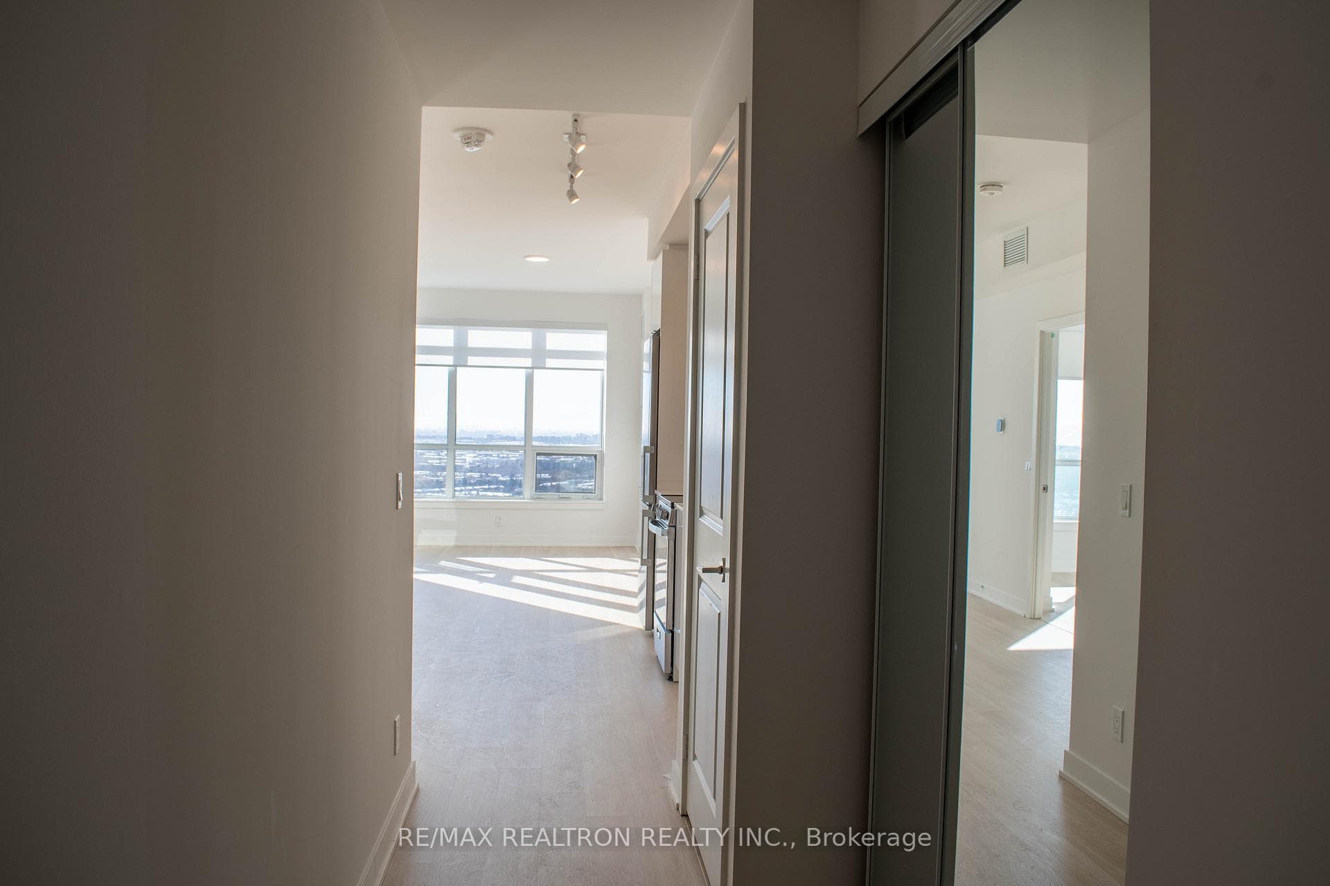 30 Upper Mall Way Unit 3002 photo 1