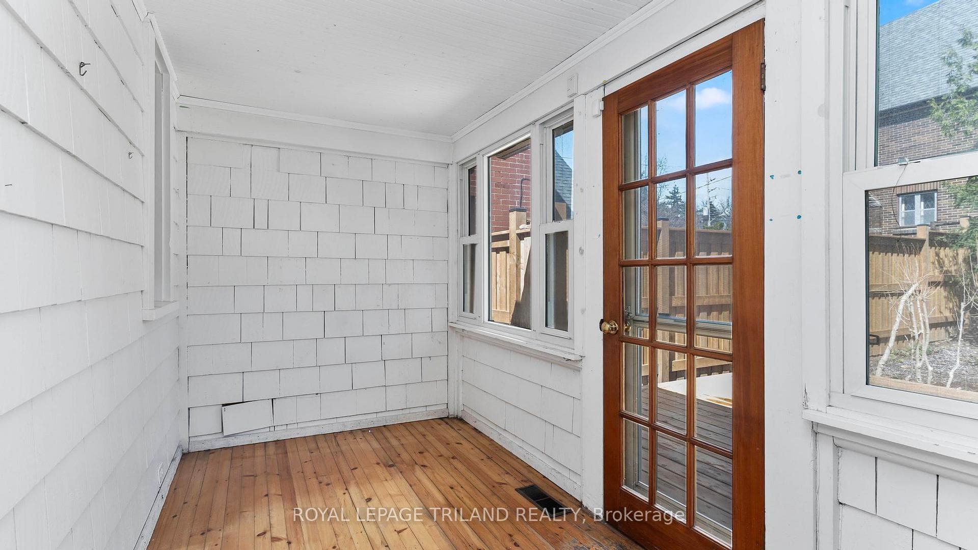 1096 RICHMOND Street photo 10