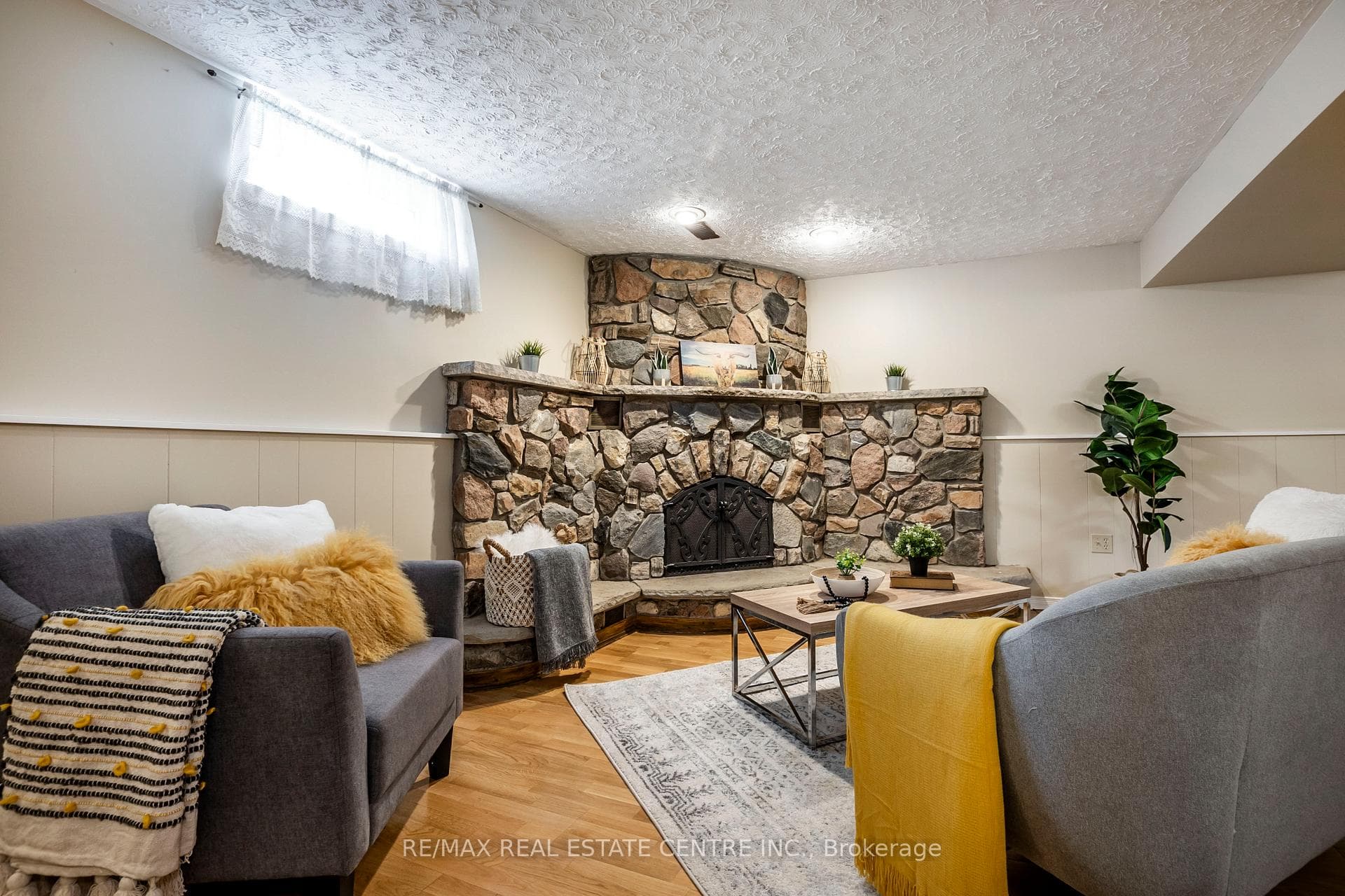 739 Regent Street photo 24