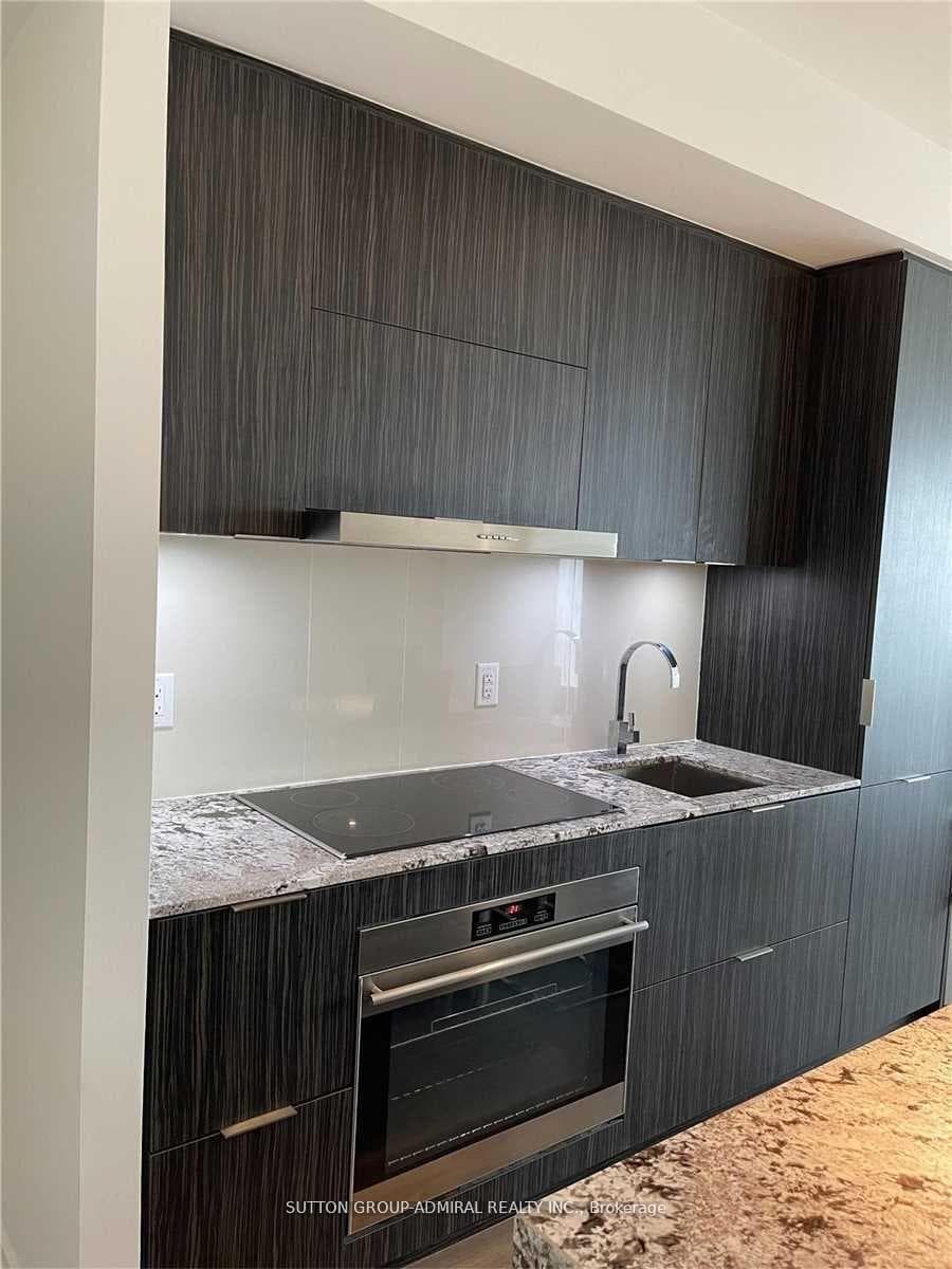 1 Bloor Street Unit 1012 photo 2