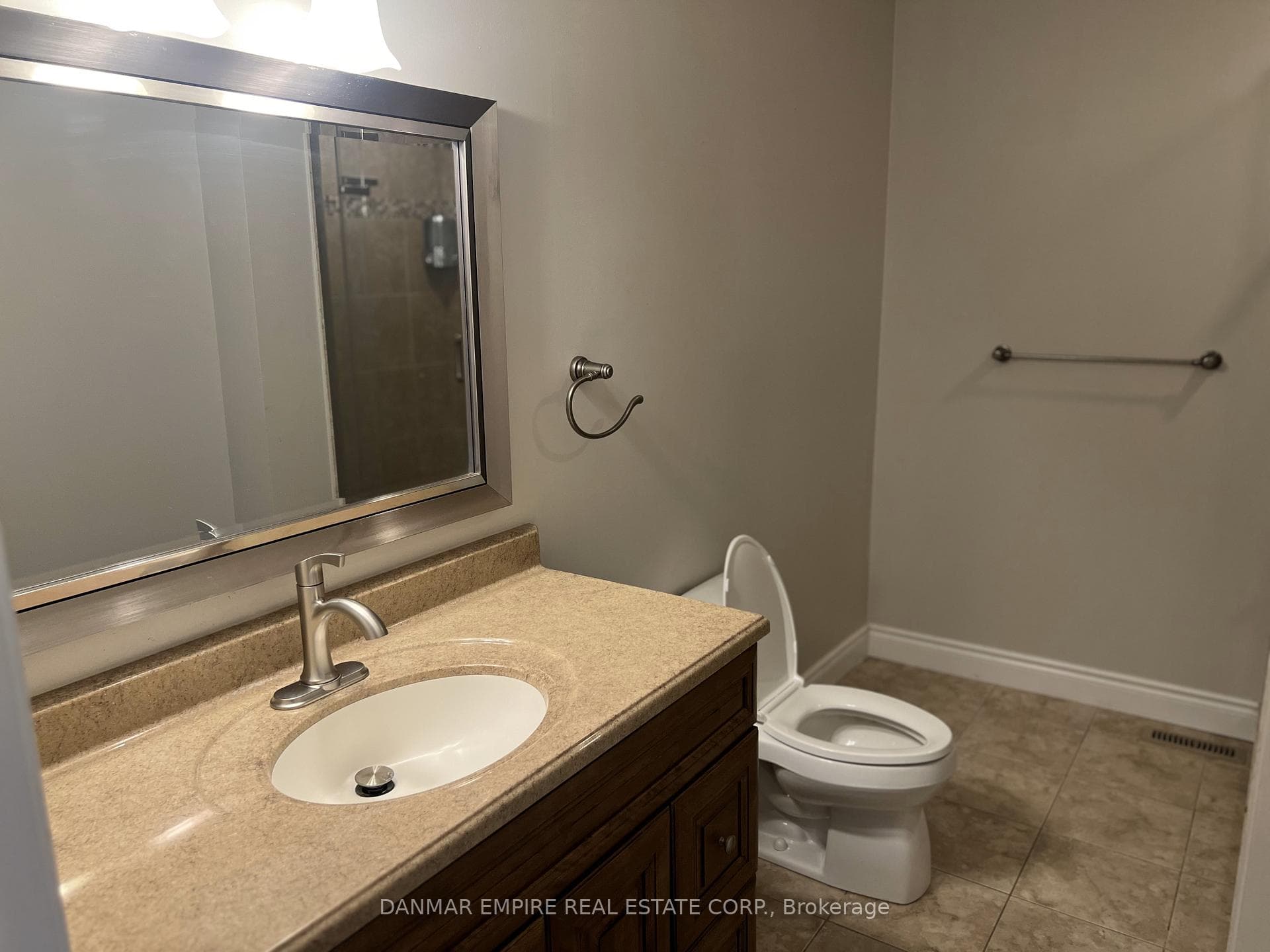 98 Sandringham Drive Unit Upper photo 10