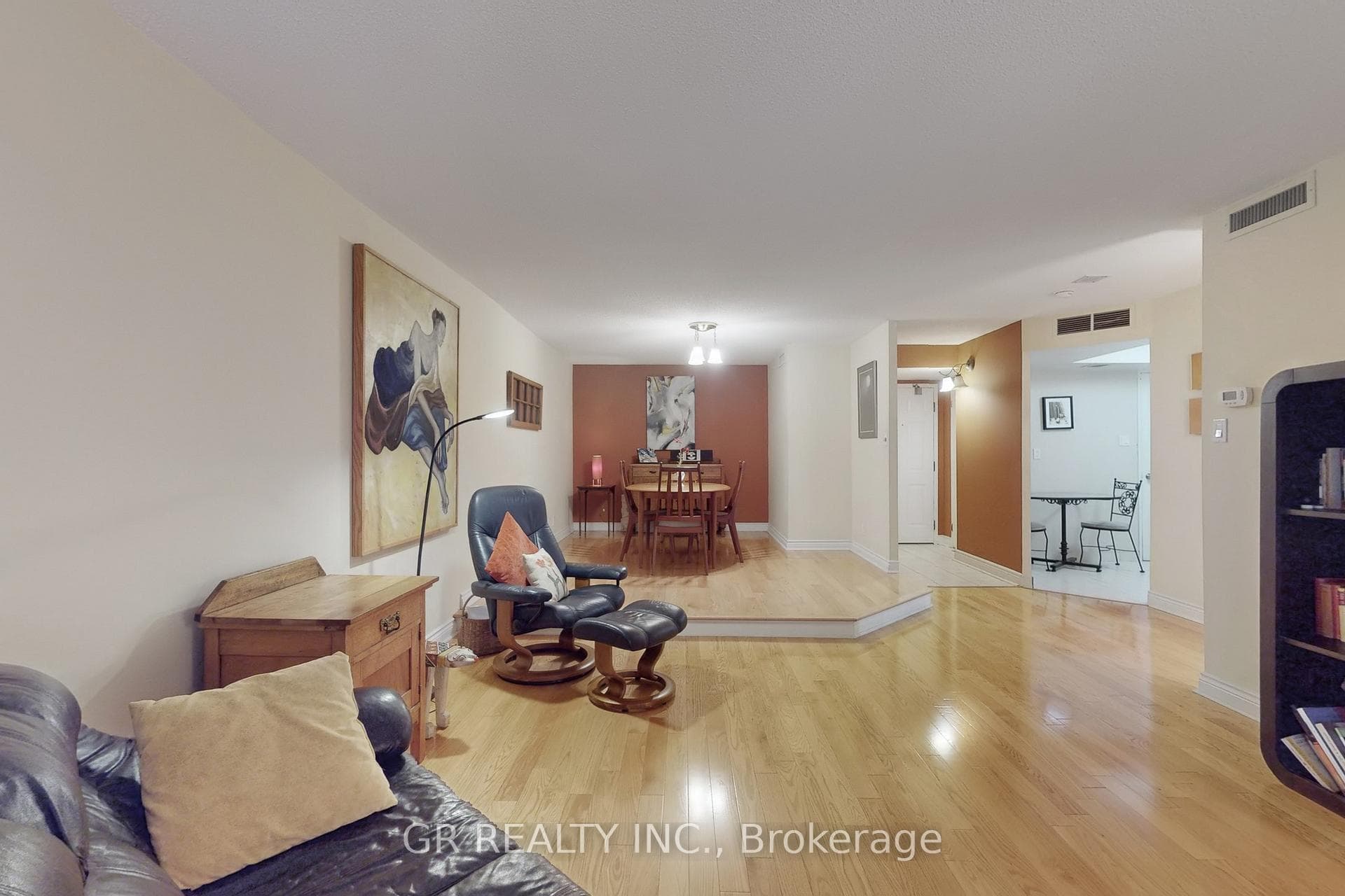 65 Scadding Avenue Unit 221 photo 6