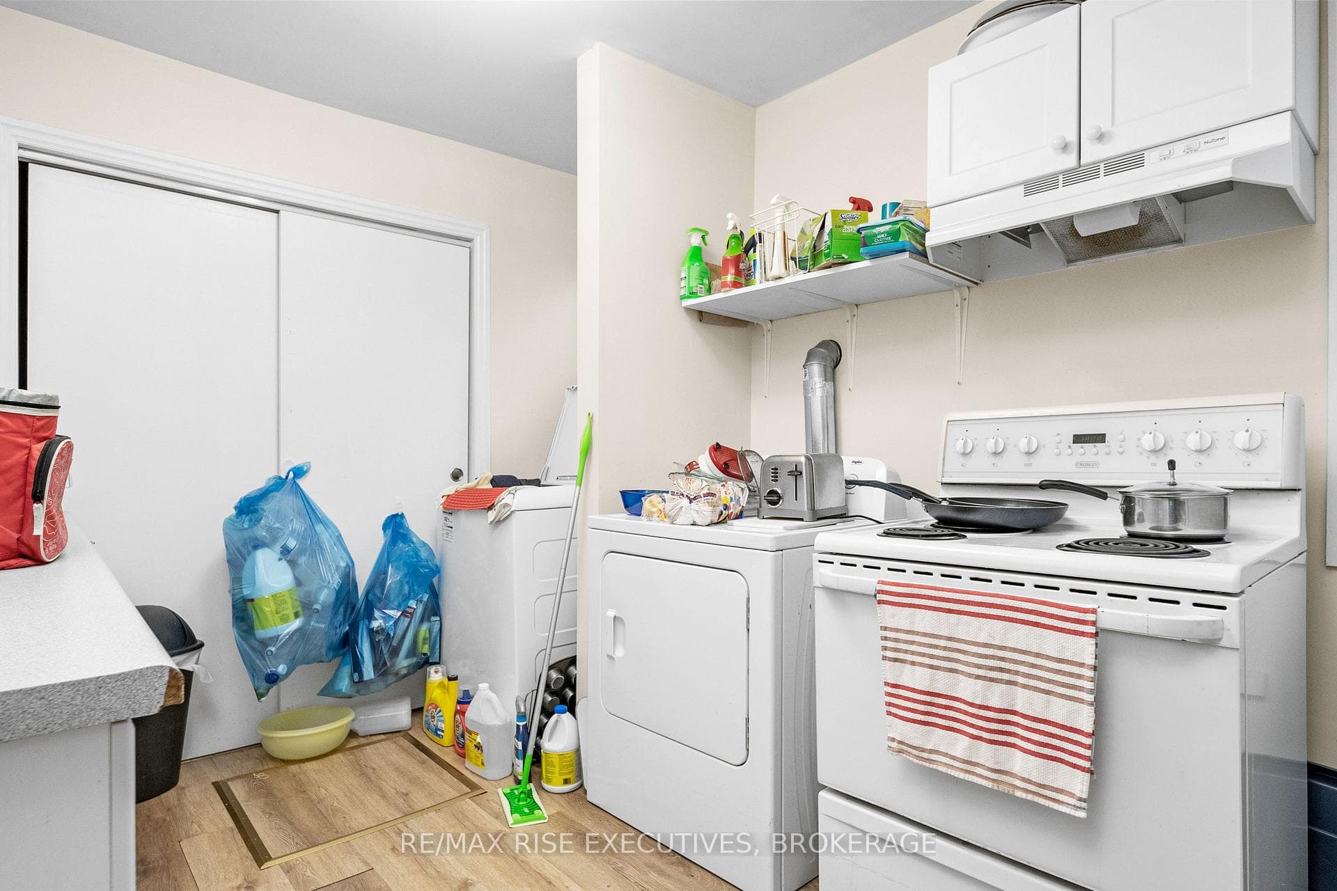89 DUNDAS Street photo 26