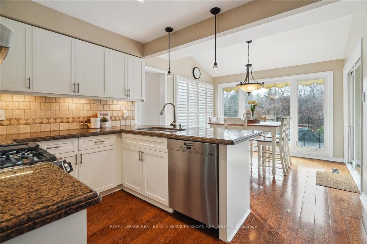 1404 Kathleen Crescent photo 14