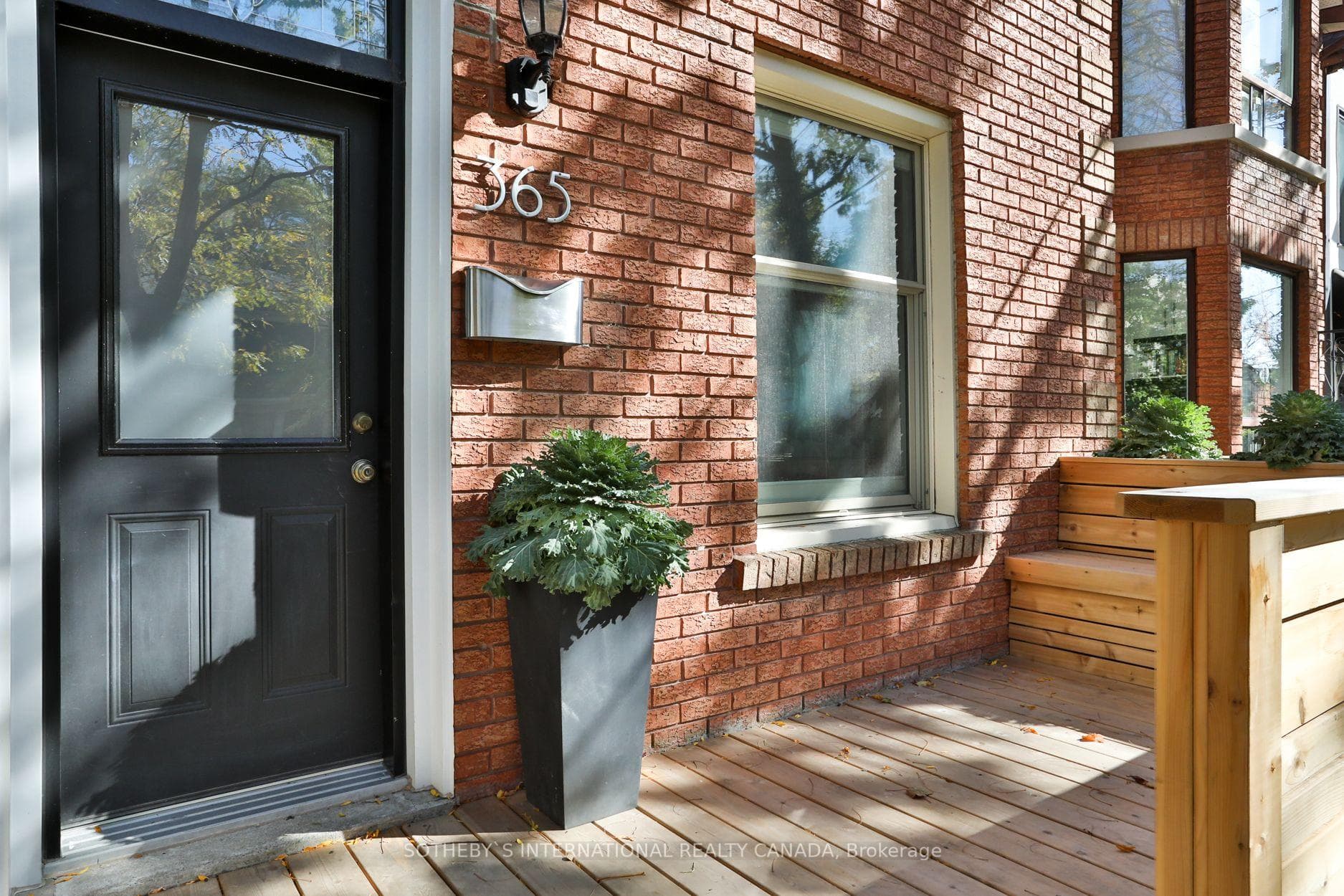 365 Howland Avenue photo 2