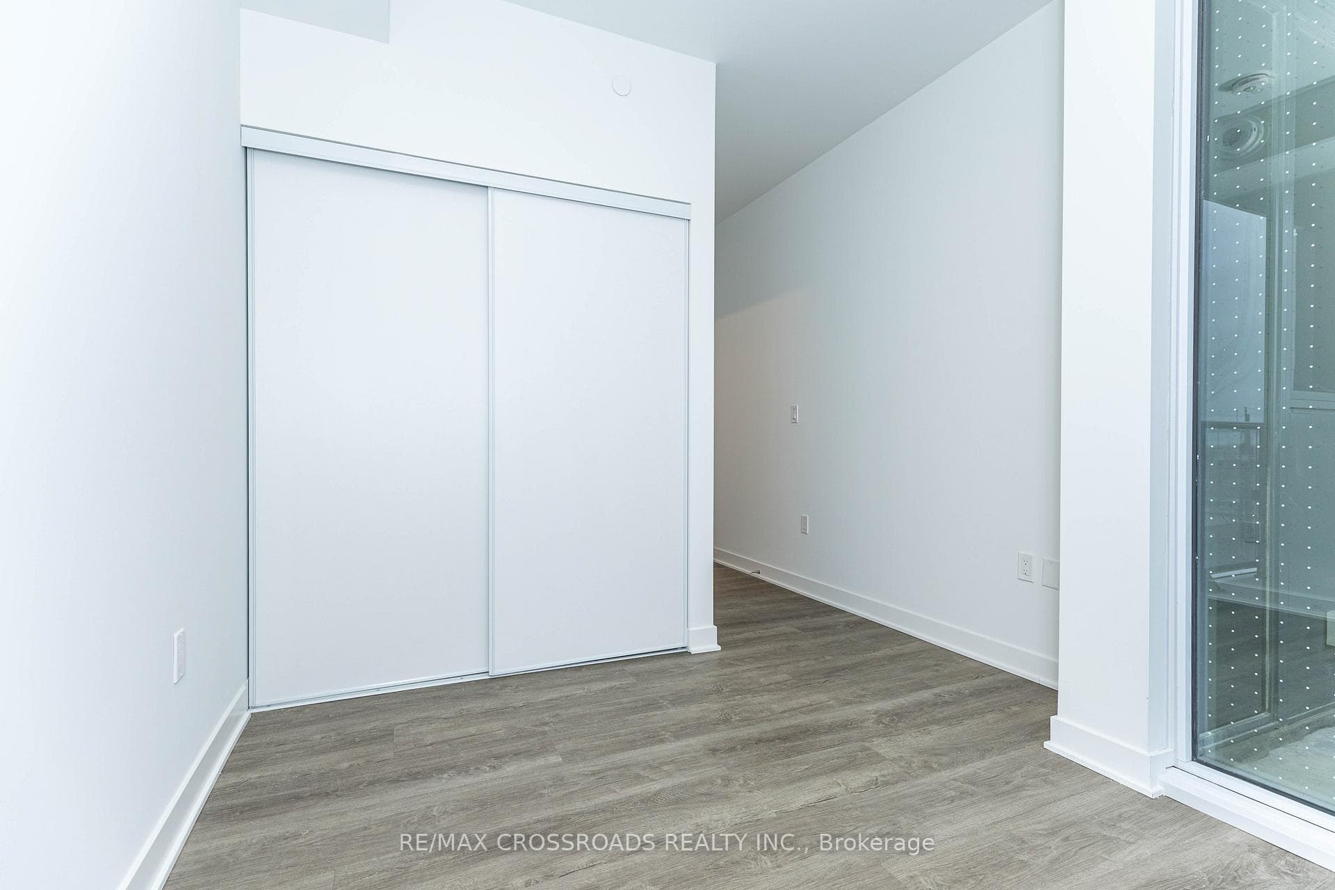 1037 The Queensway N/A Unit 312 photo 19
