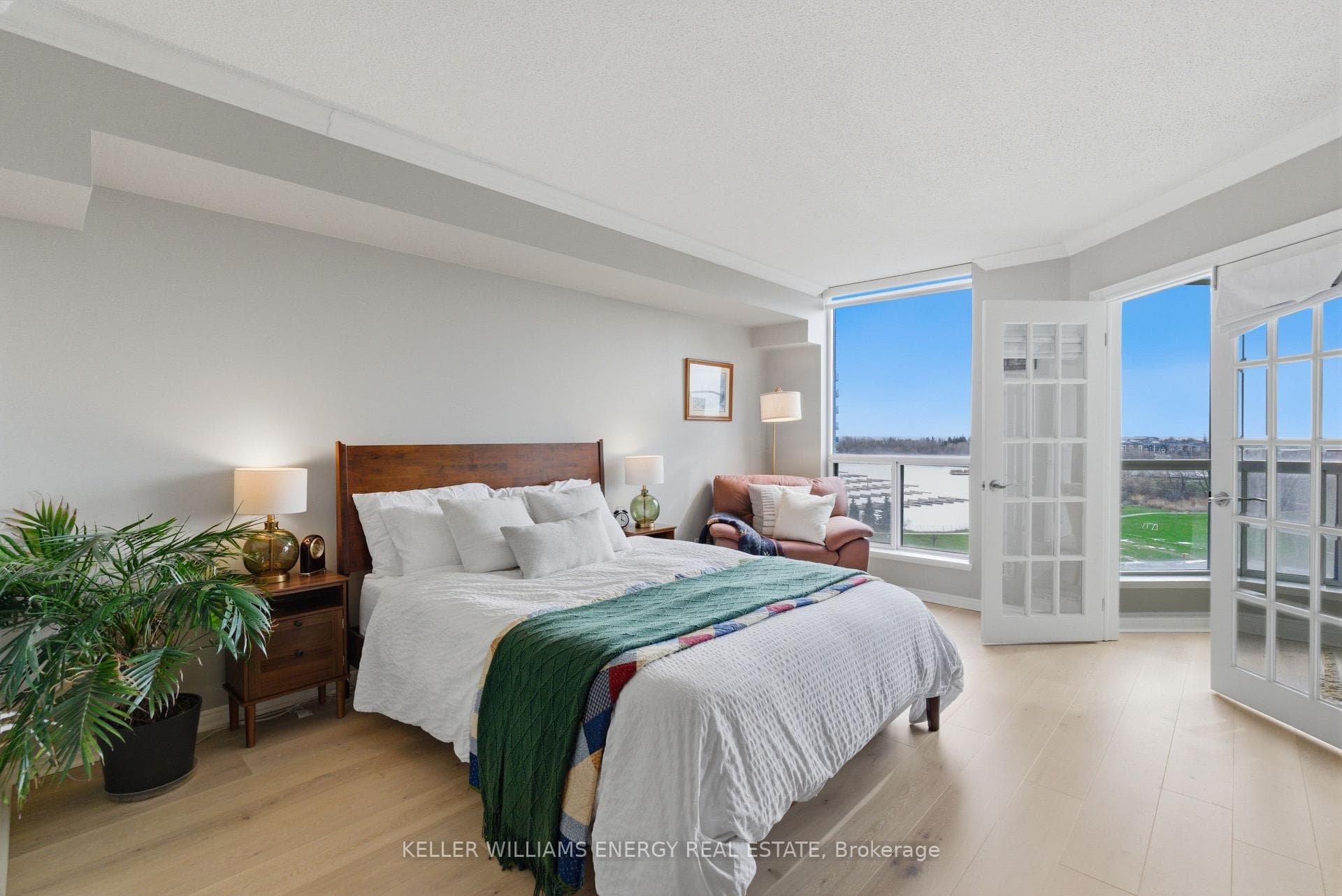 360 Watson Street Unit 903 photo 28