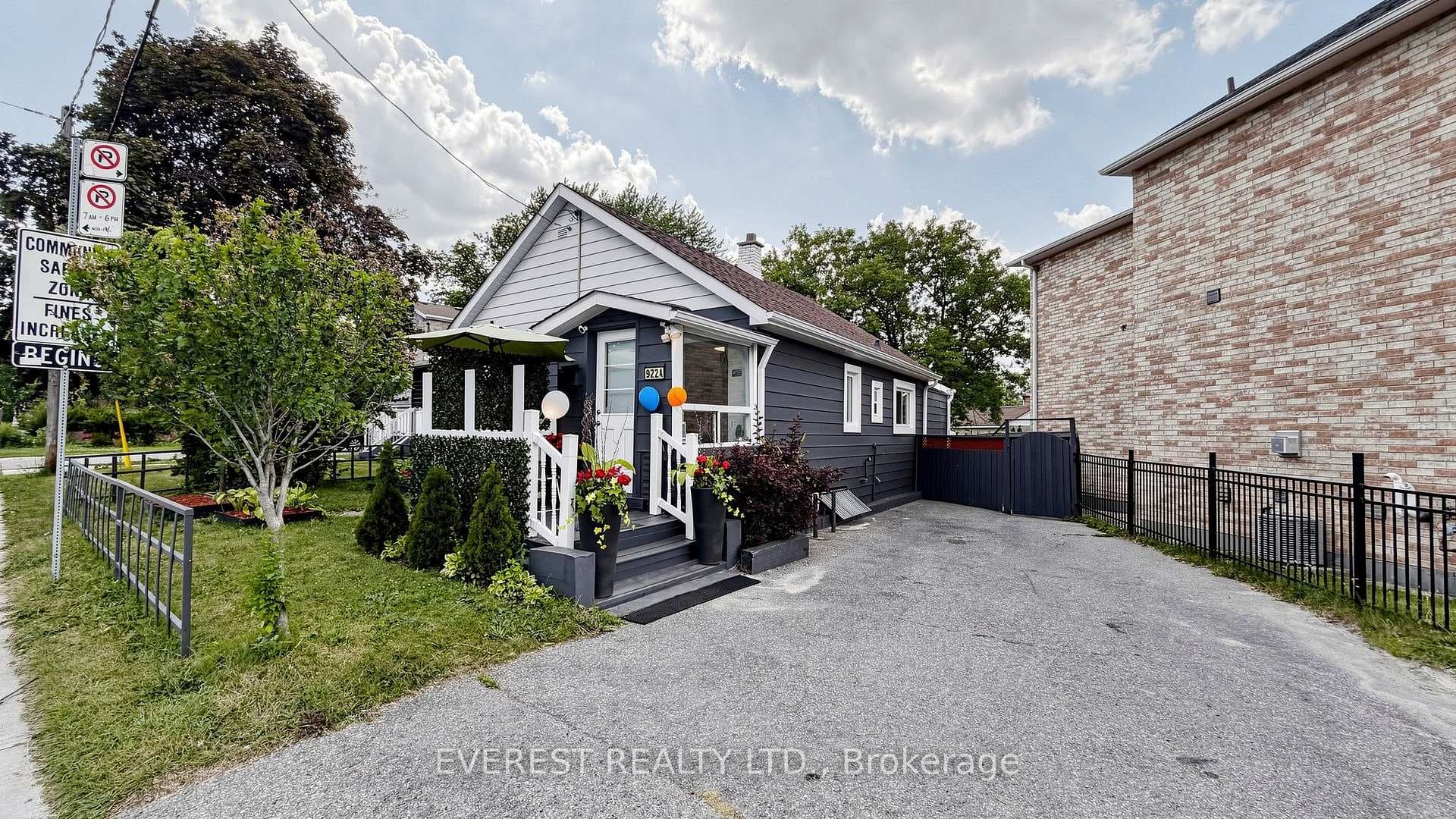 922A Danforth Road photo 1