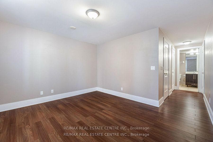 330 Burnhamthorpe Road Unit 204 photo 22