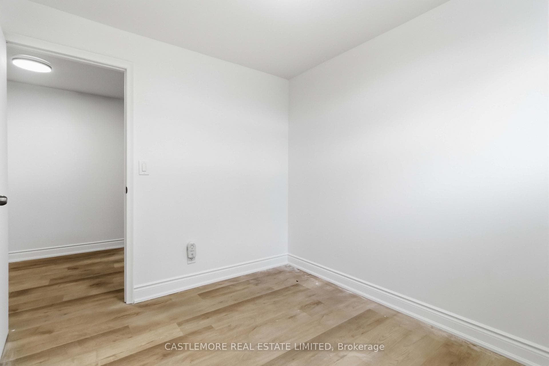 9 allenby Avenue photo 15