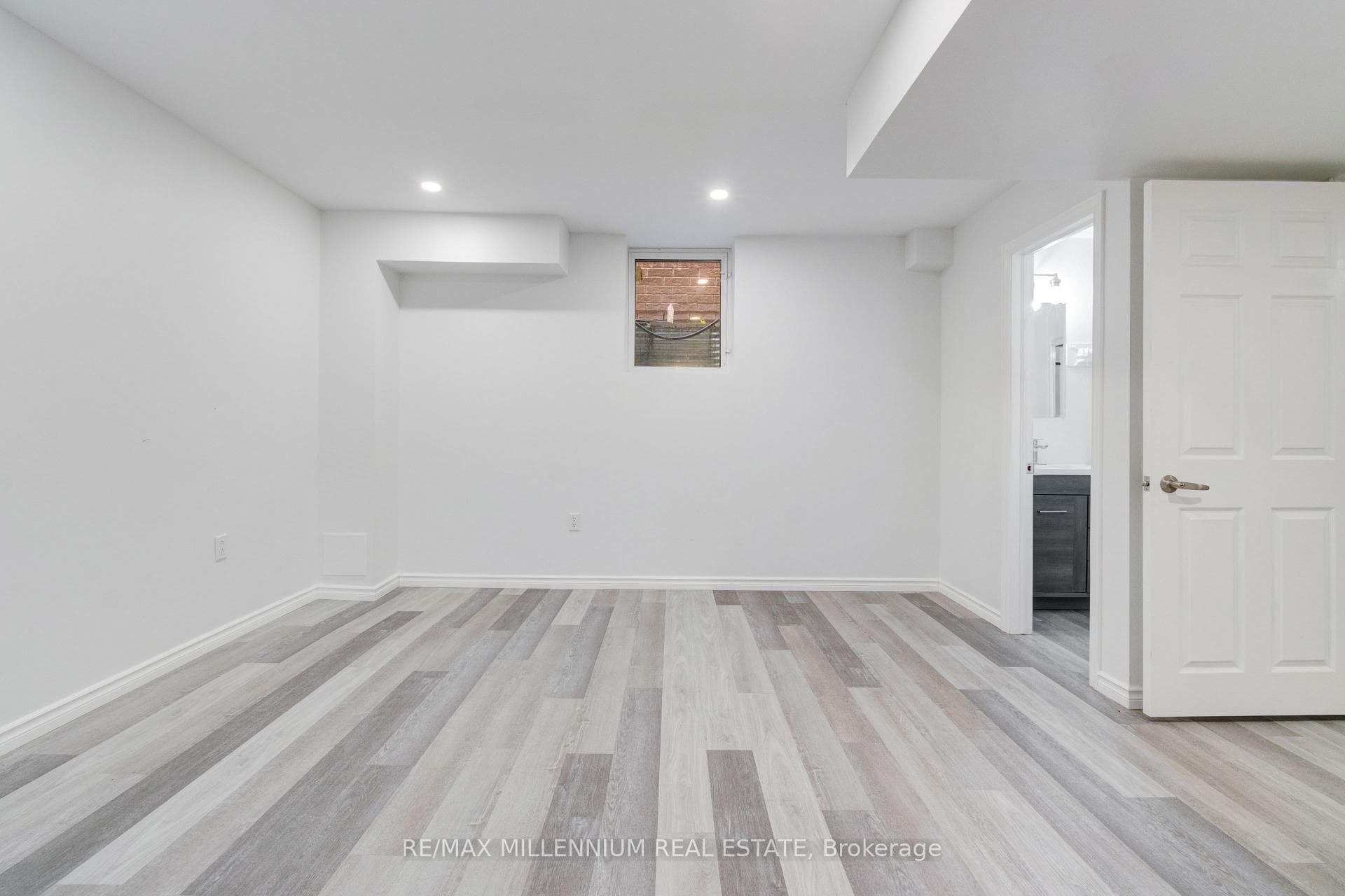 481 Bessborough Drive photo 13
