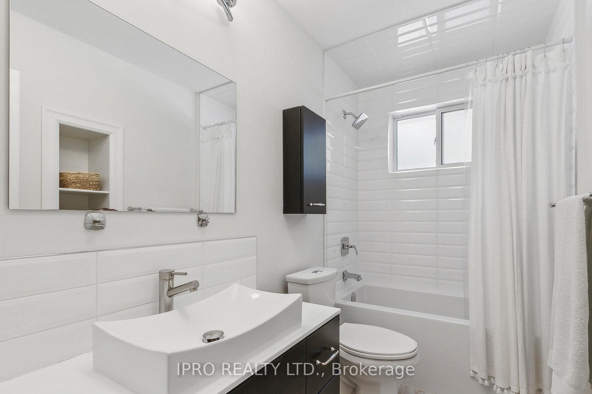 8 Sir Raymond Drive photo 14