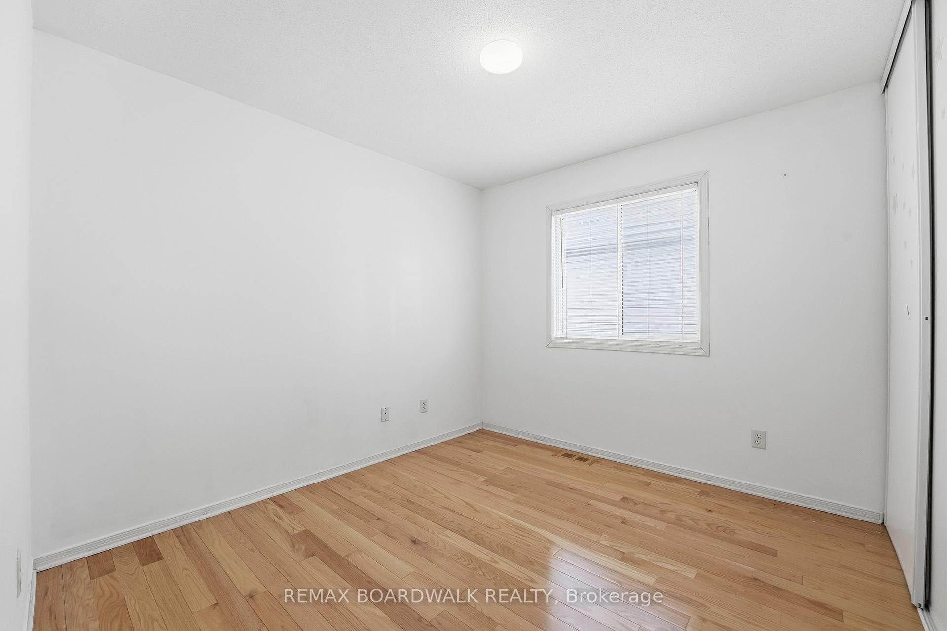 102 Deerfox Drive photo 23