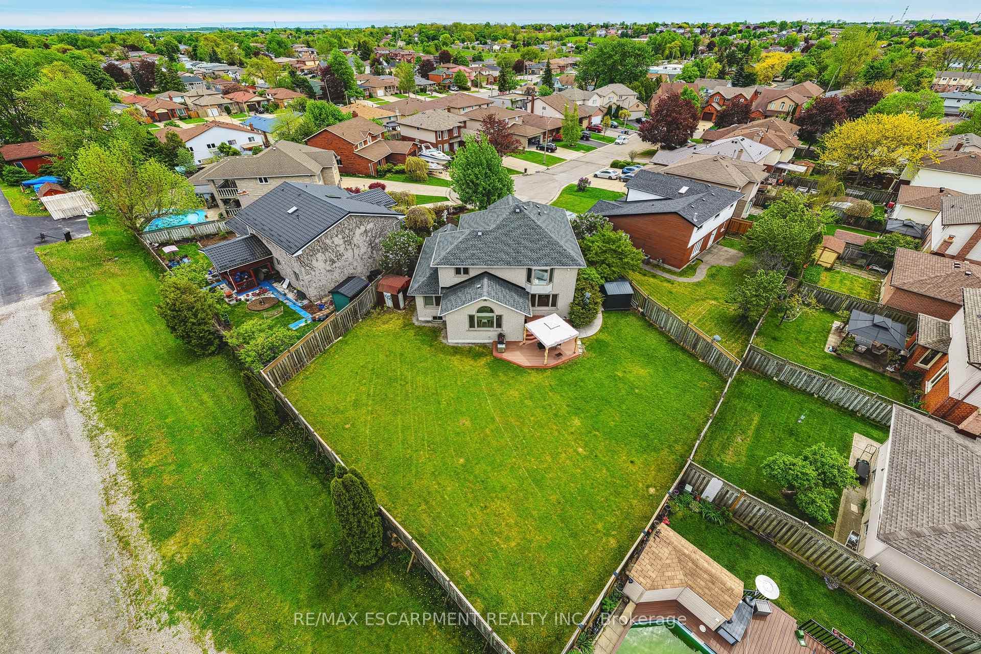 301 Parkwood Crescent photo 39
