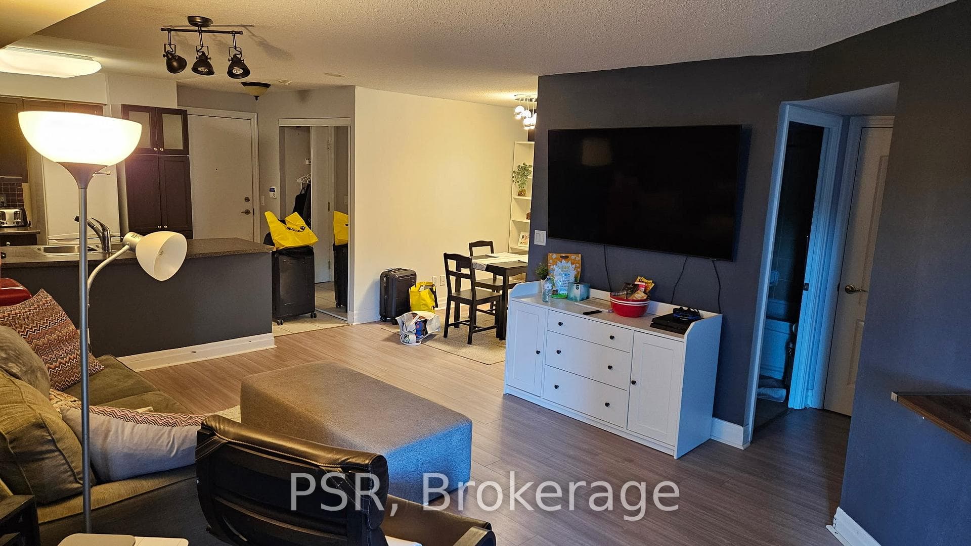 2121 Lakeshore Boulevard Unit 207 photo 6