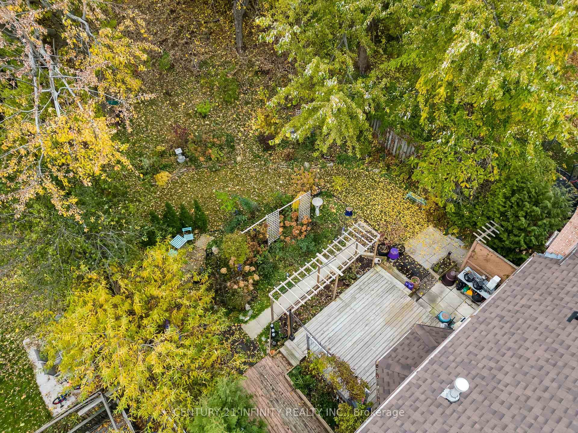 103 Ravenscroft Road photo 37
