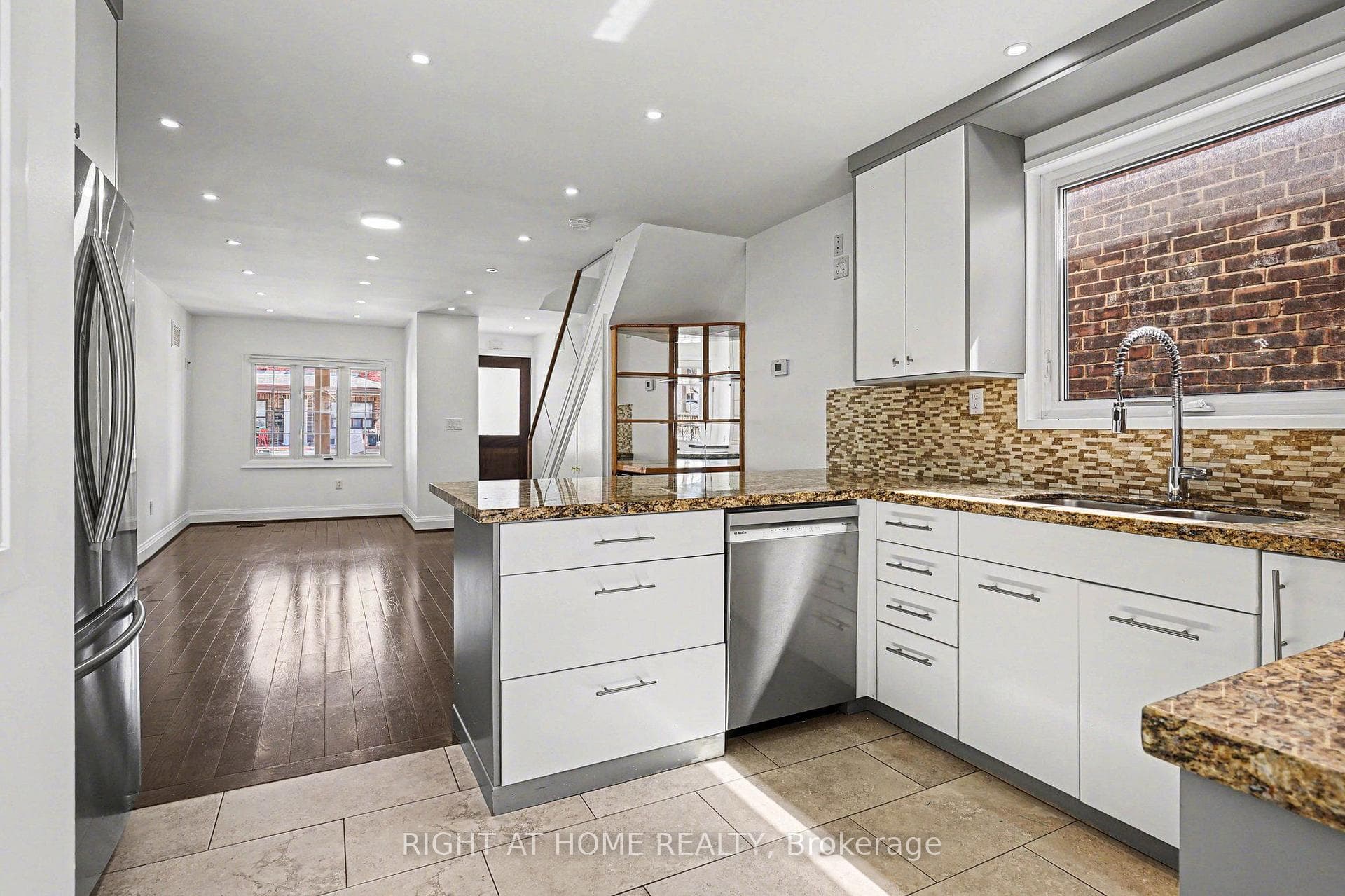 174 Rosethorn Avenue photo 6