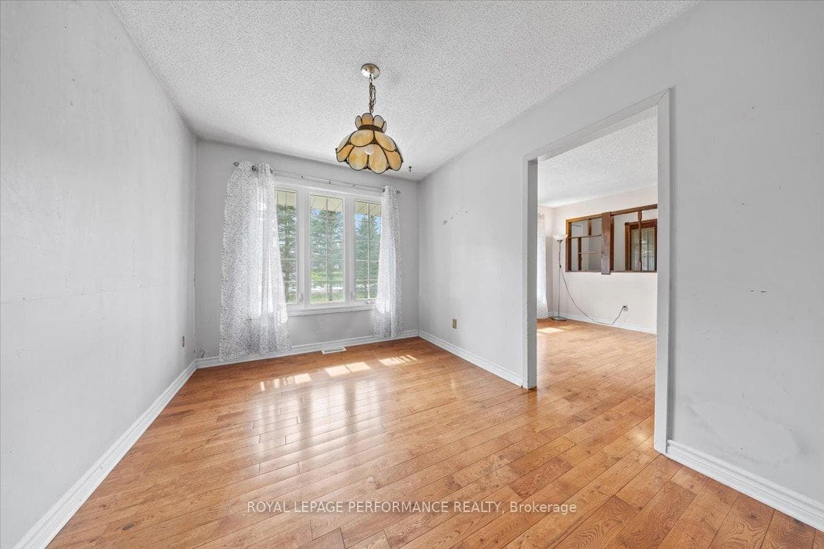 1061 Manotick Station Road photo 5