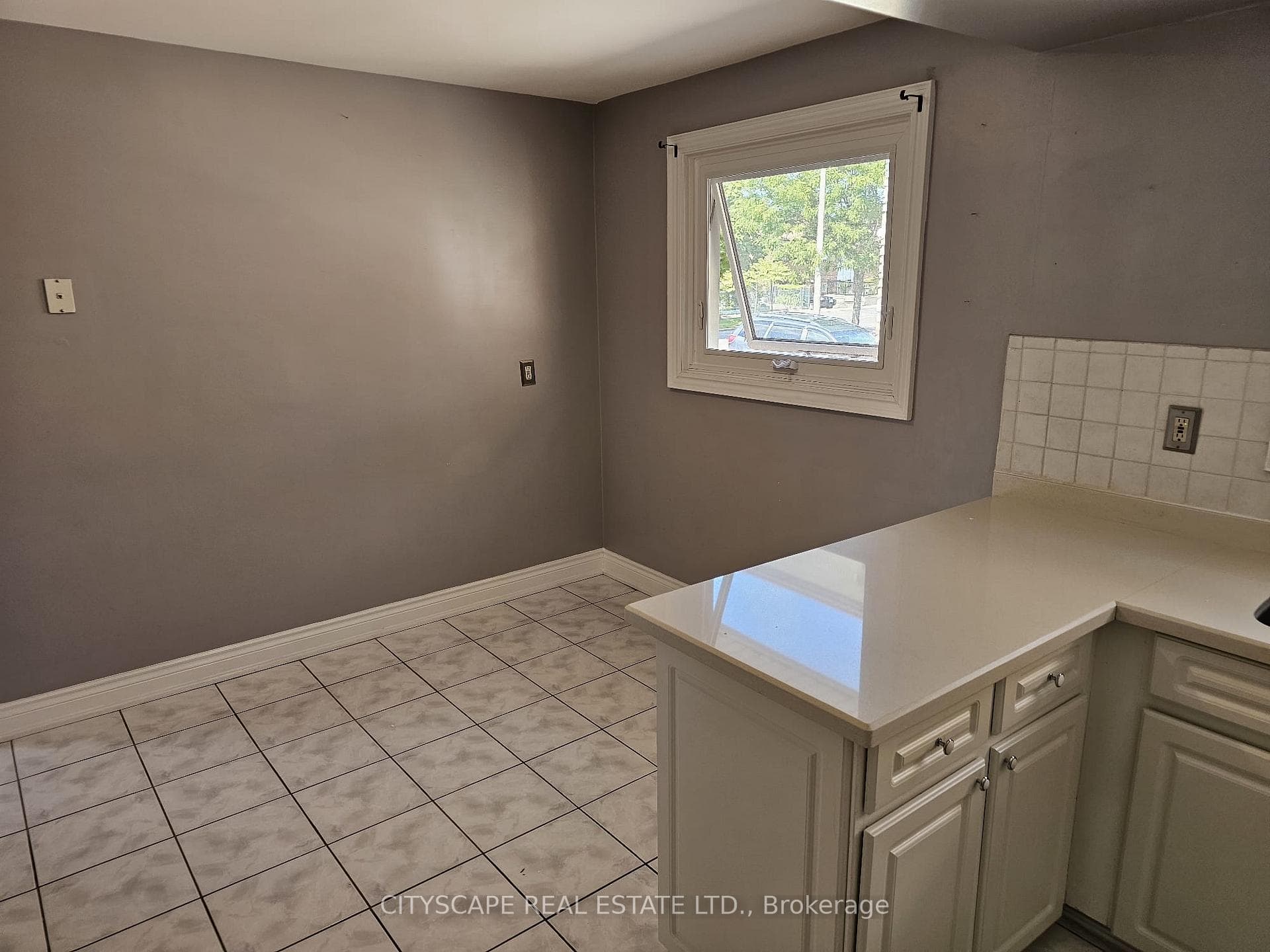 Eat-in Kitchen