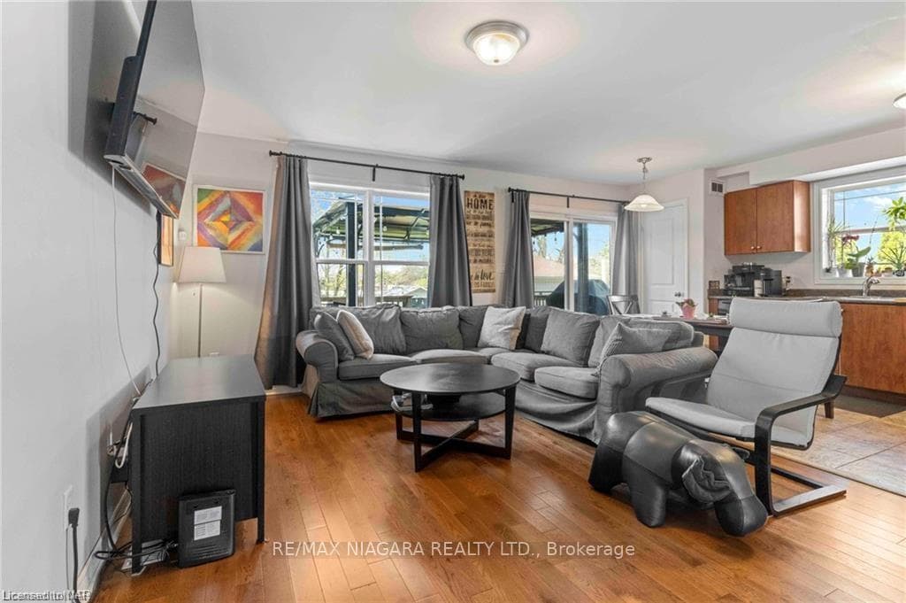 74 Chicory Crescent photo 7