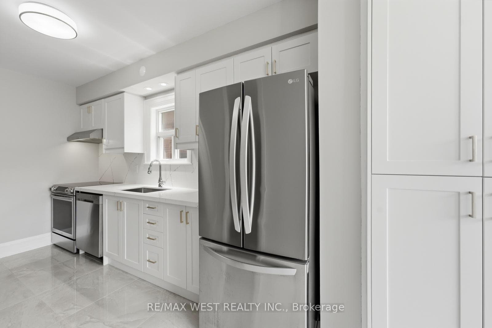 280 Westmount Avenue photo 16