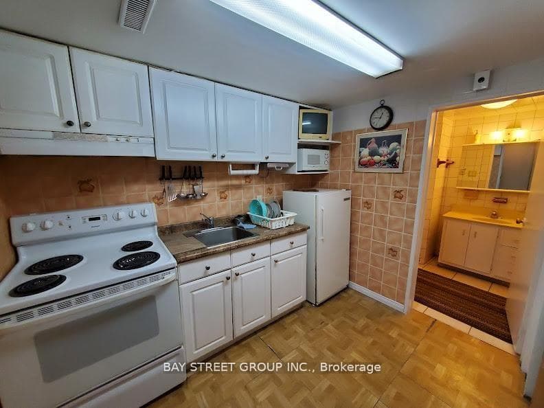 73 Regatta Crescent Unit Lower photo 4