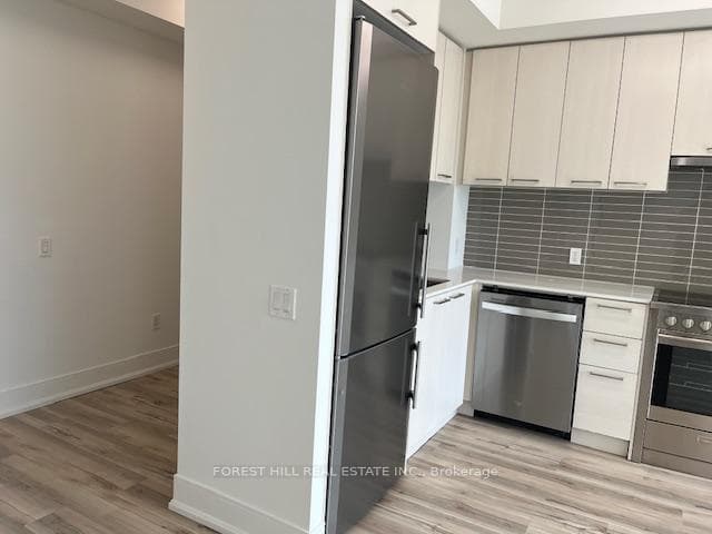 310 Tweedsmuir Avenue Unit 411 photo 8