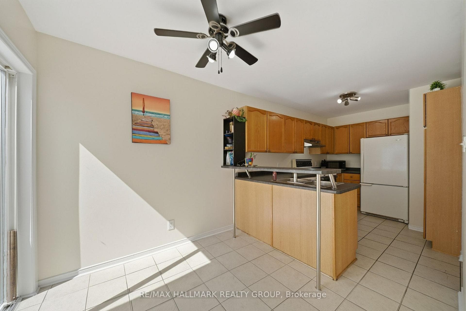 902 Paradise Crescent photo 9
