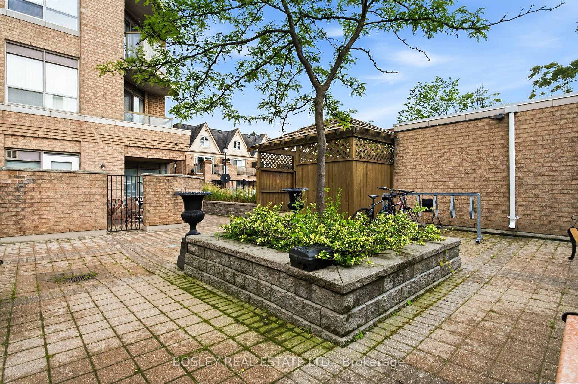 140 Bathurst Street Unit 803 photo 35