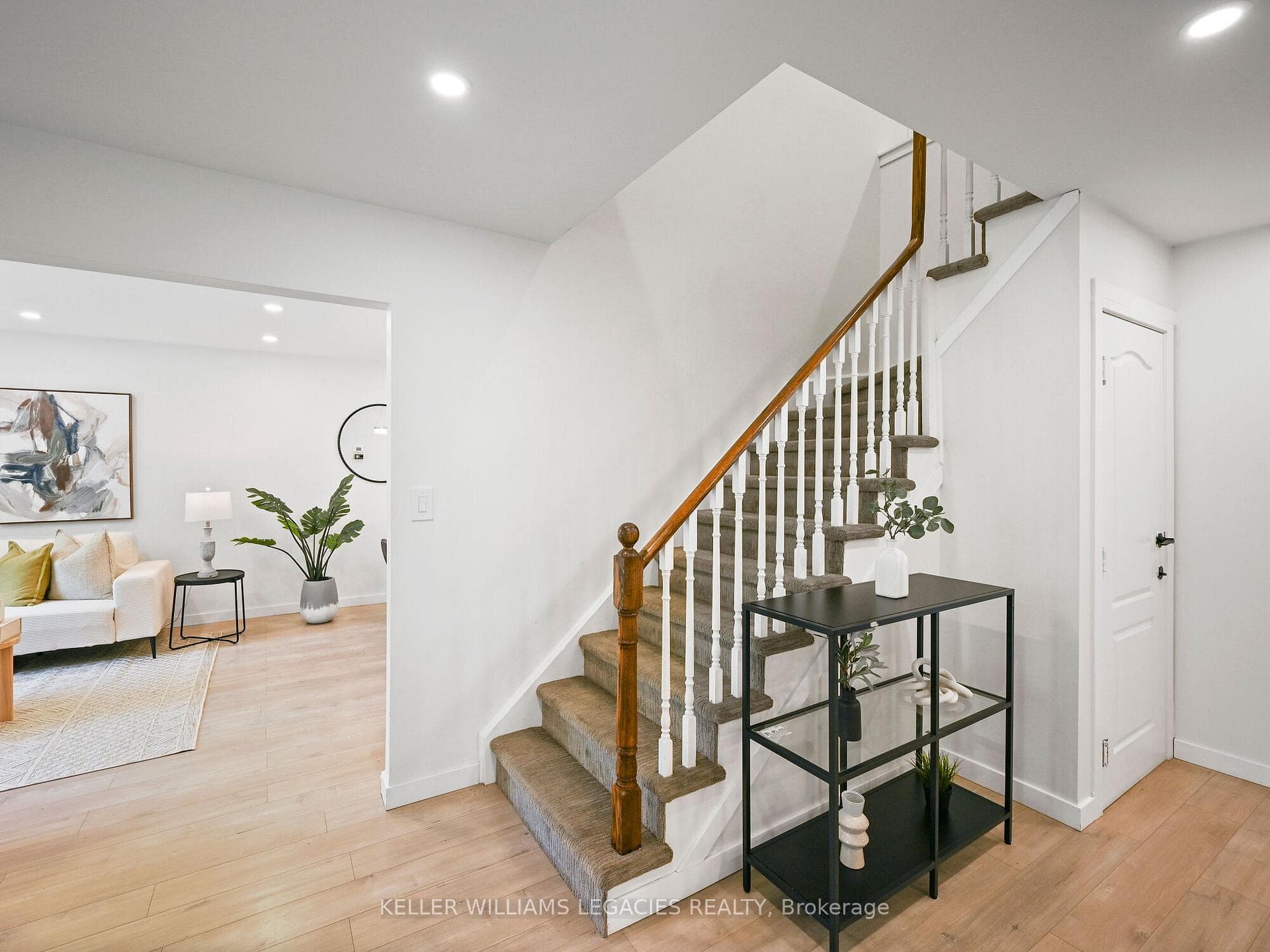 515 Vanier Drive photo 18