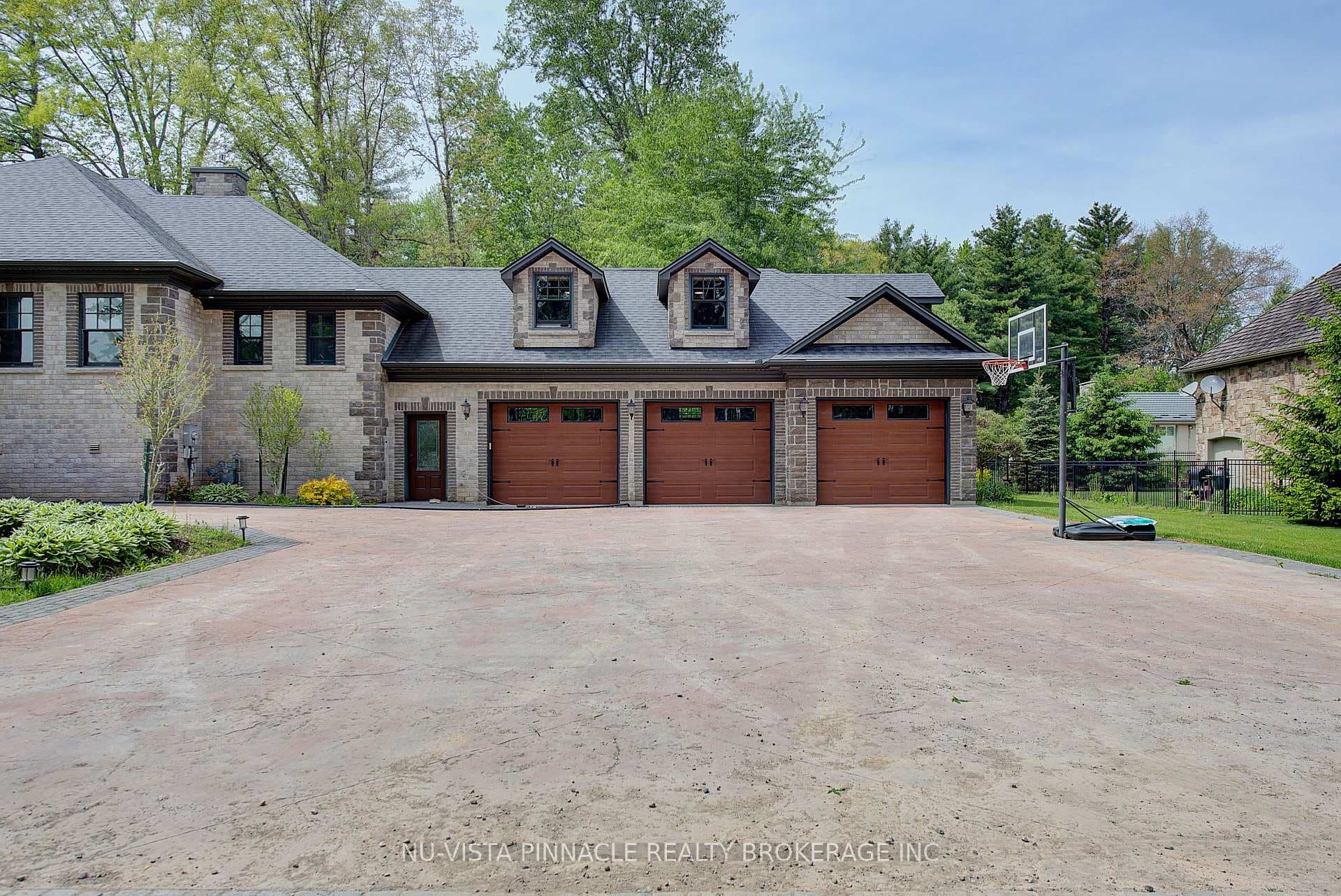 9082 Ferne Drive photo 5
