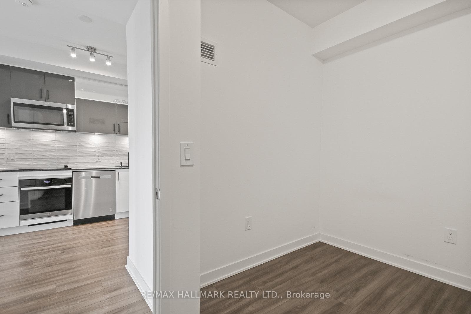 70 Princess Street Unit 306 E photo 18