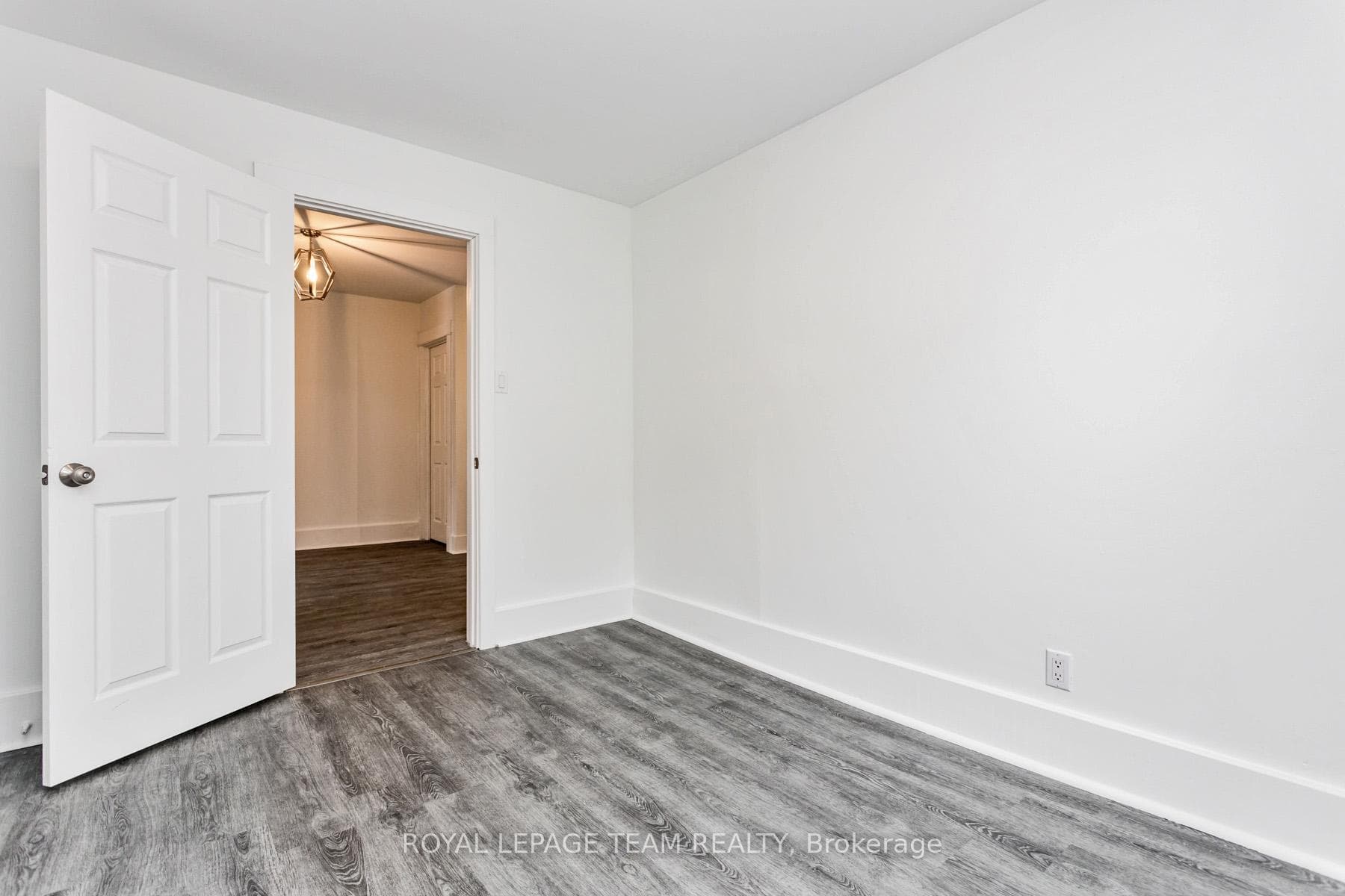 790 Bronson Avenue photo 10