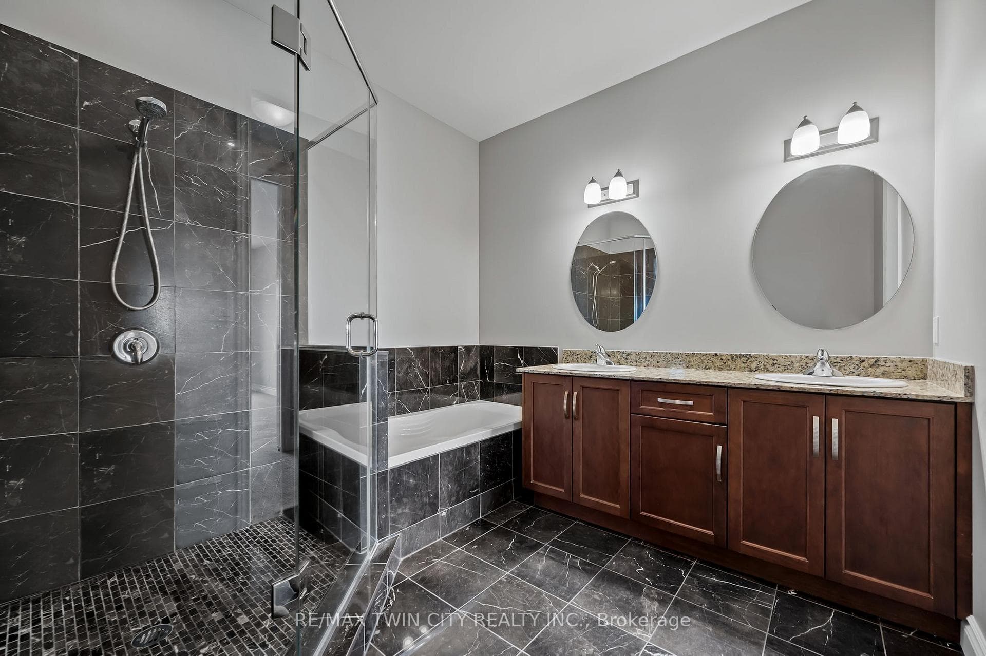 223 Erb Street Unit 704 photo 28