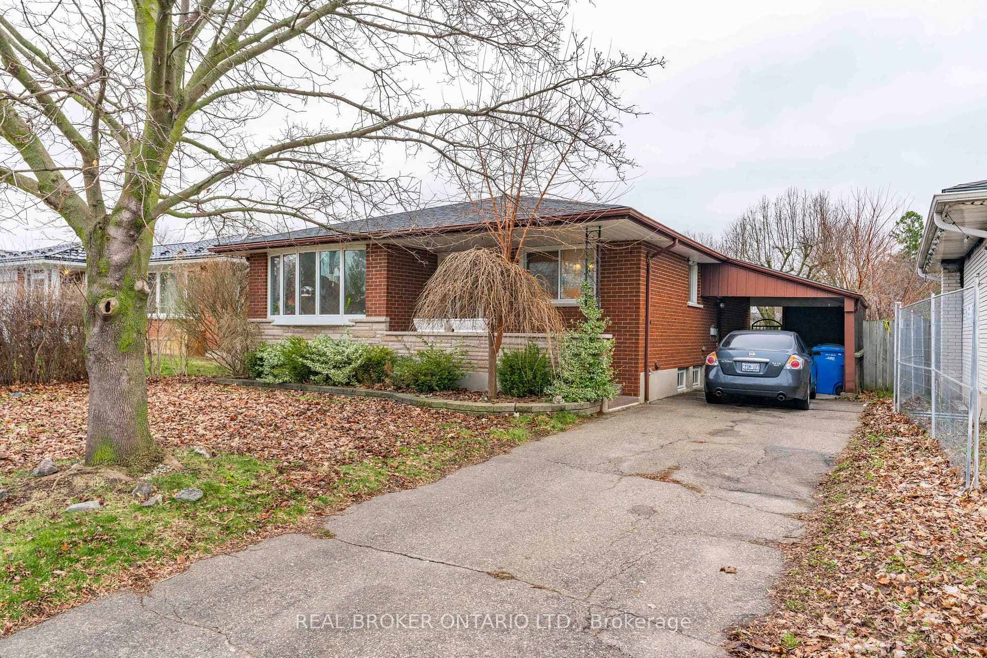 63 Brant Avenue photo 2
