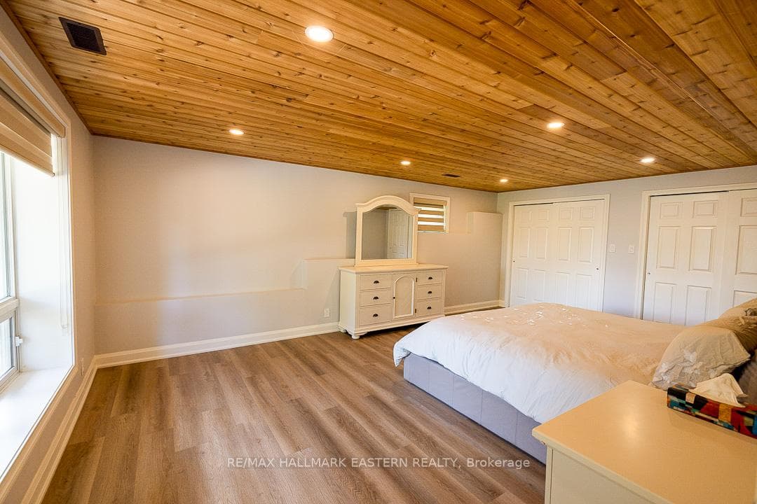 15 Oakridge Drive photo 11