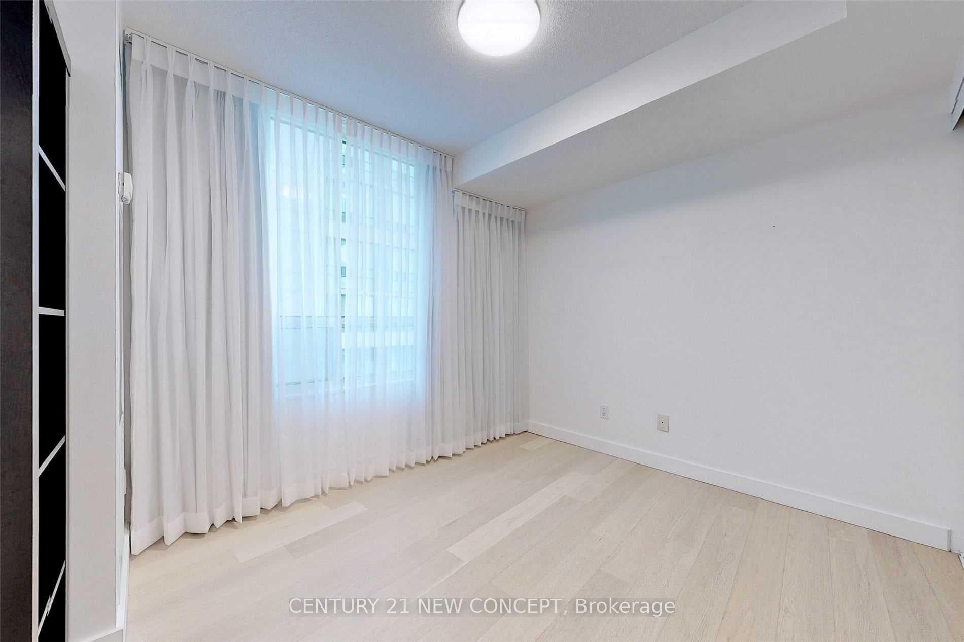 509 Beecroft Road Unit 902 photo 20