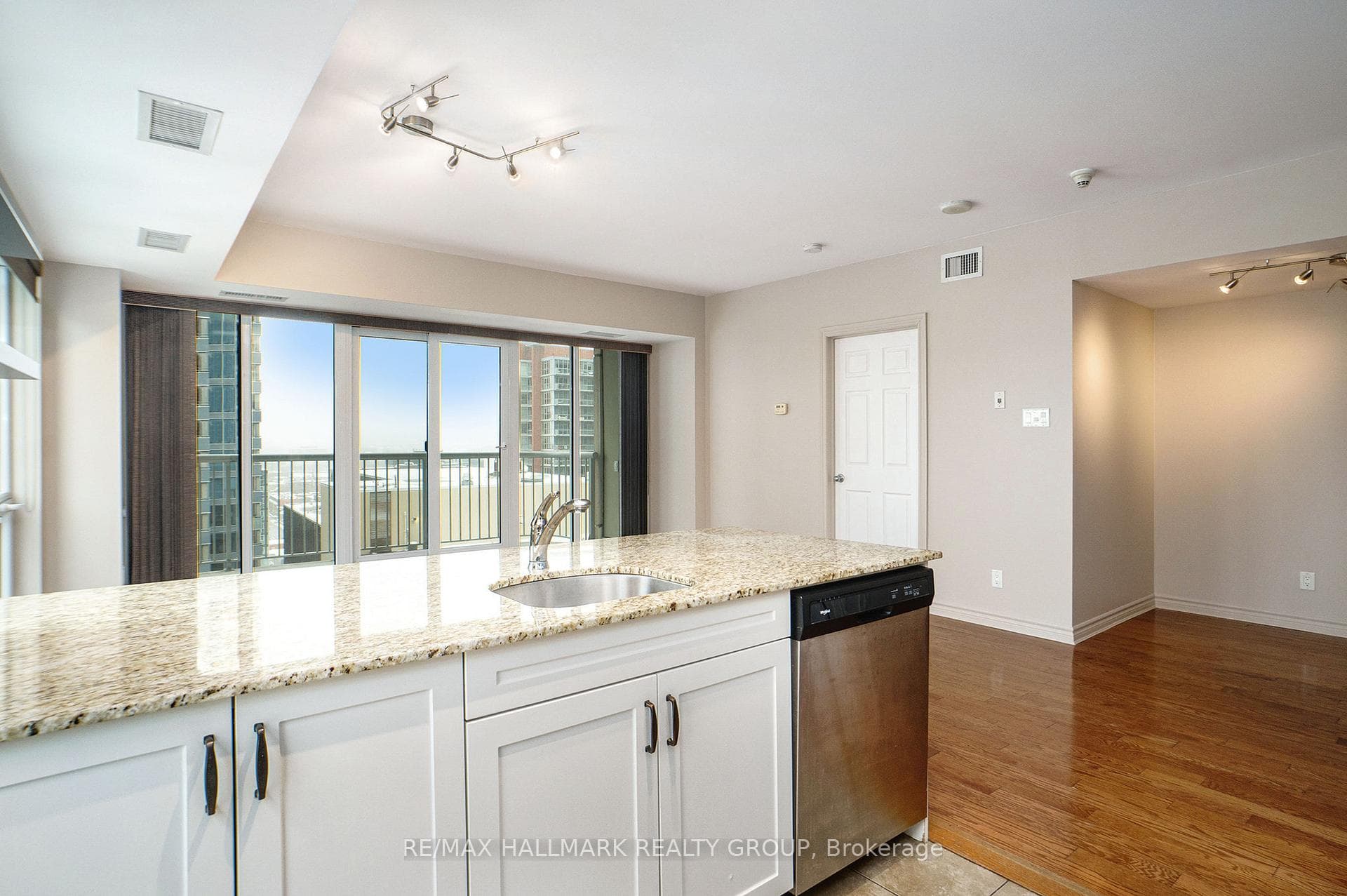 234 Rideau Street Unit 1701 photo 13